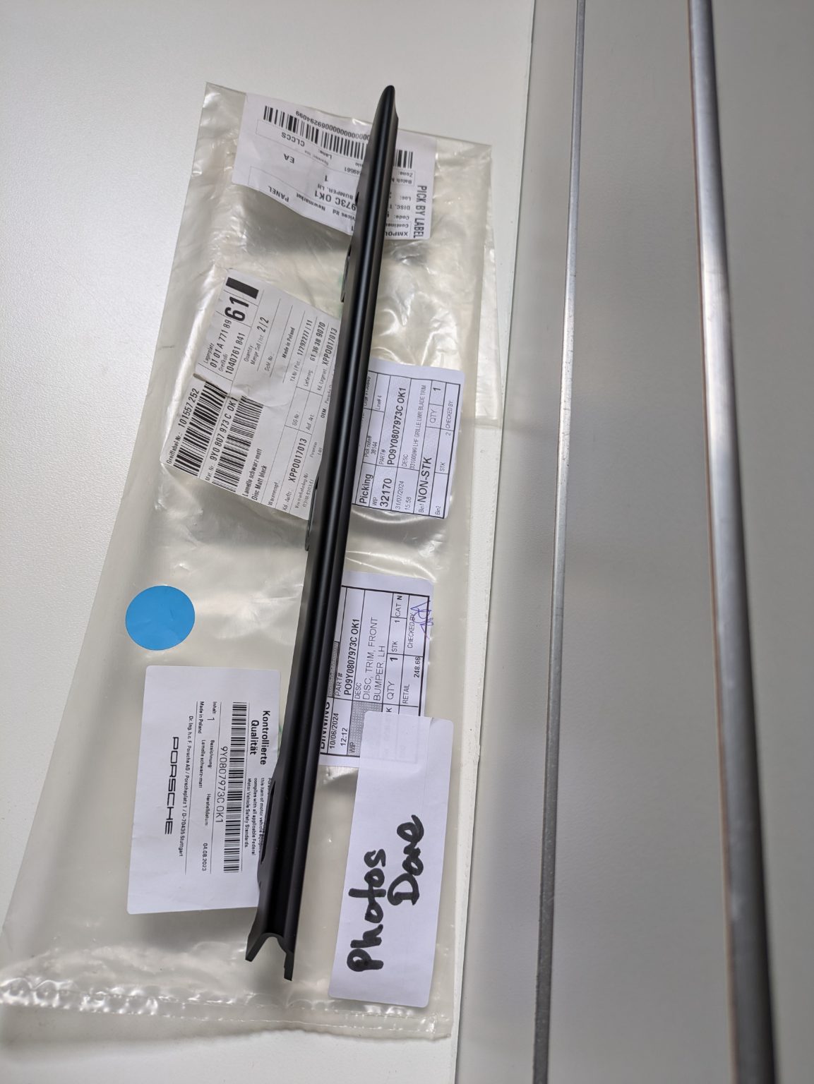 Genuine LH Centre Blade Grill Trim Porsche Cayenne Turbo/S 9YA/9YB 2019-2023 New