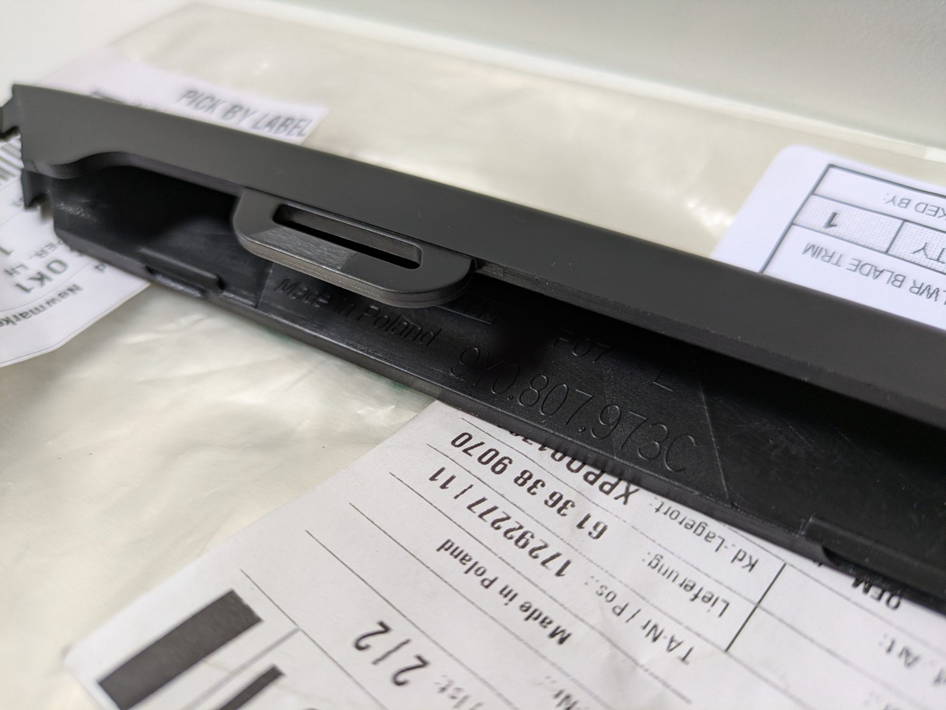 Genuine LH Centre Blade Grill Trim Porsche Cayenne Turbo/S 9YA/9YB 2019-2023 New