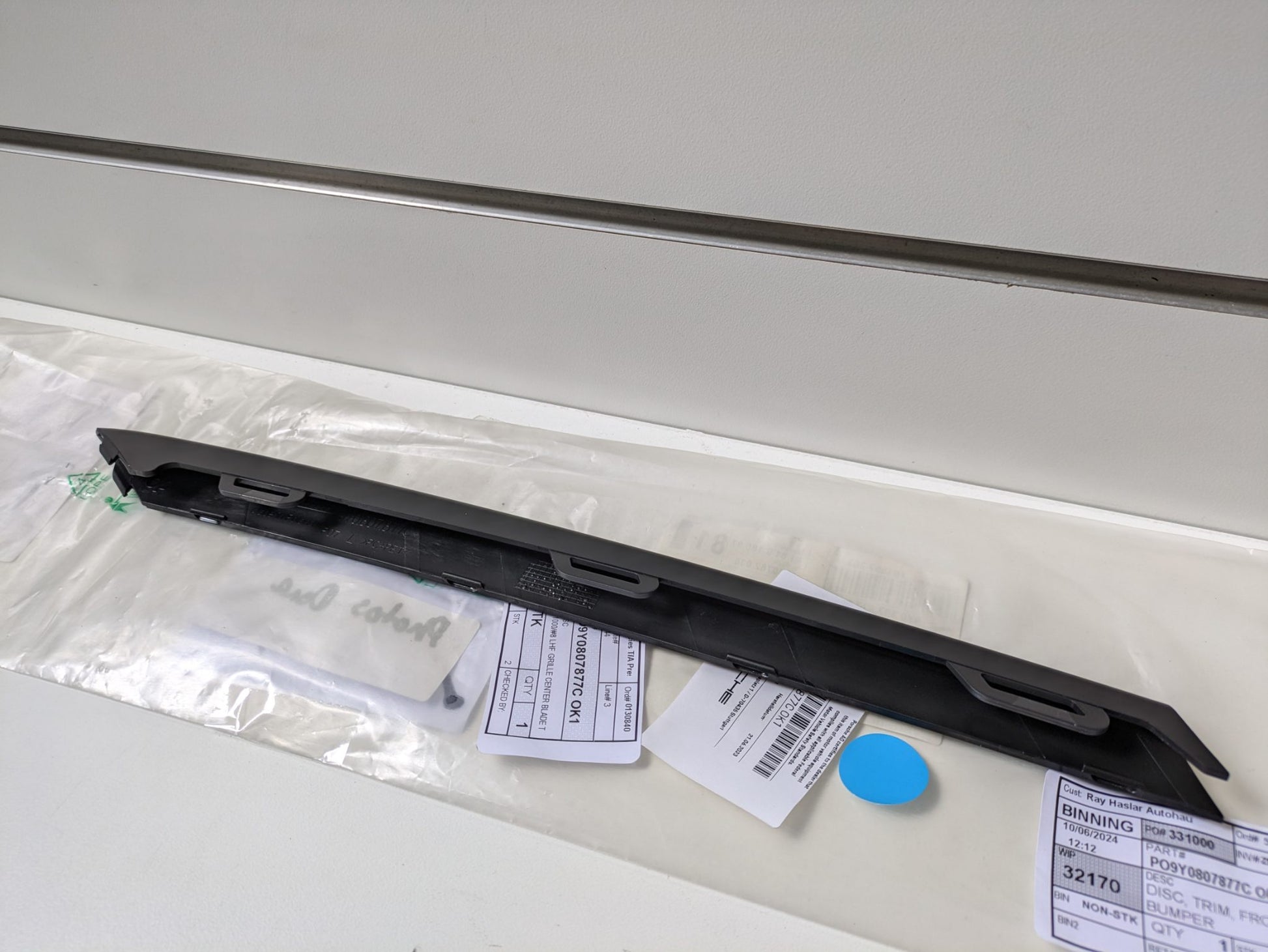 Genuine LH Center Molding Trim Porsche Cayenne Turbo/Turbo S 9YA/9YB 2019 - 2023 New
