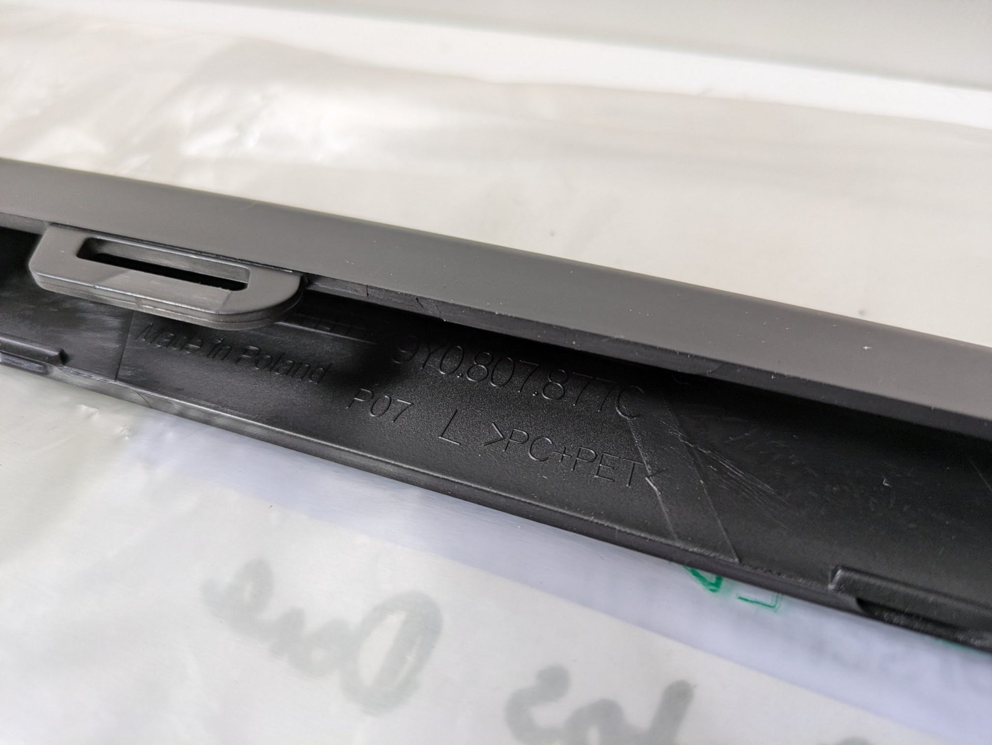 Genuine LH Center Molding Trim Porsche Cayenne Turbo/Turbo S 9YA/9YB 2019 - 2023 New