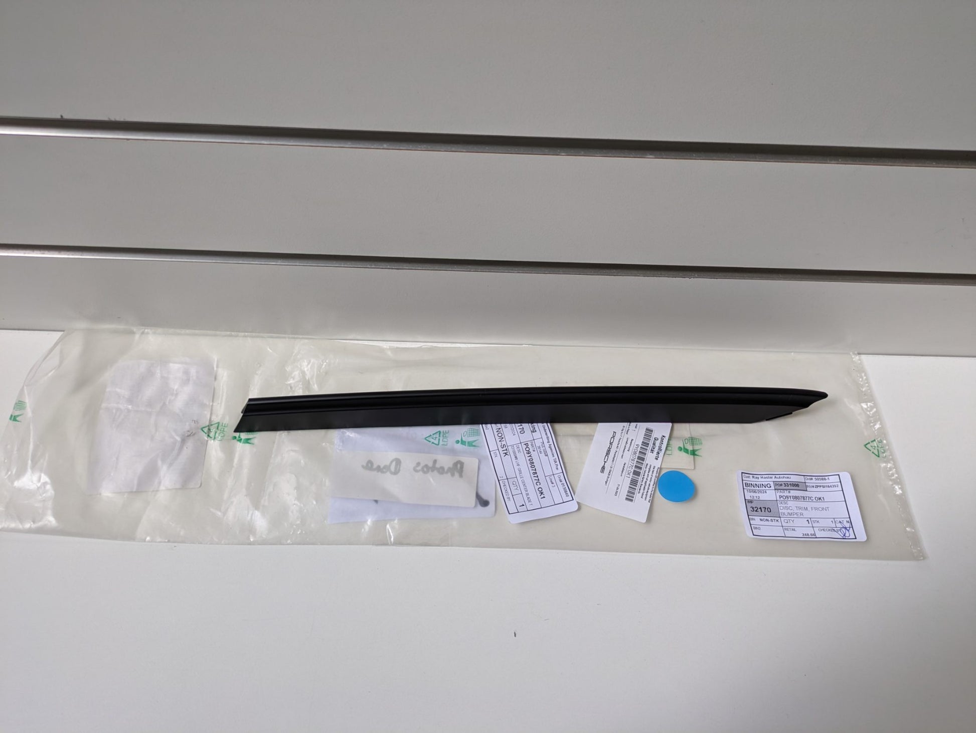 Genuine LH Center Molding Trim Porsche Cayenne Turbo/Turbo S 9YA/9YB 2019 - 2023 New