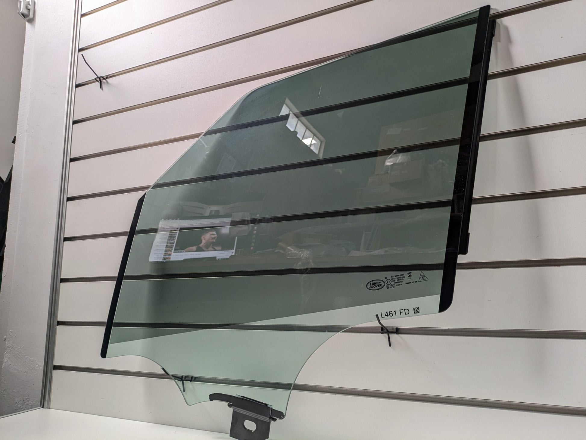 Genuine LH Front Glass Range Rover Sport L461 2022 - 2024 Used