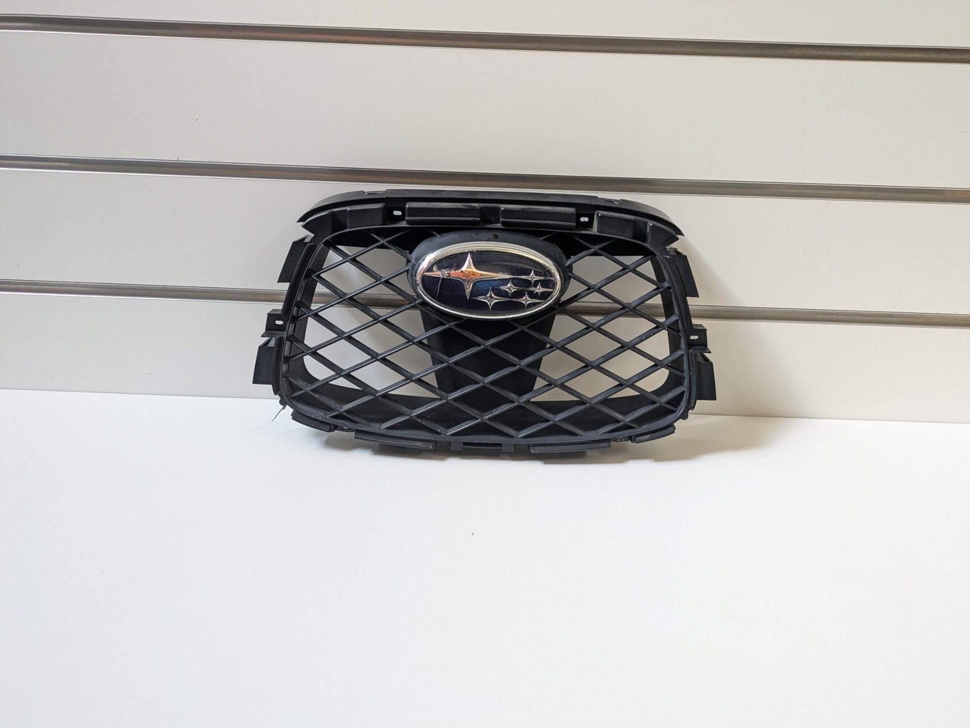 Genuine Radiator Grill Subaru Impreza Wrx GD Hawkeye 2005 -2007 Used