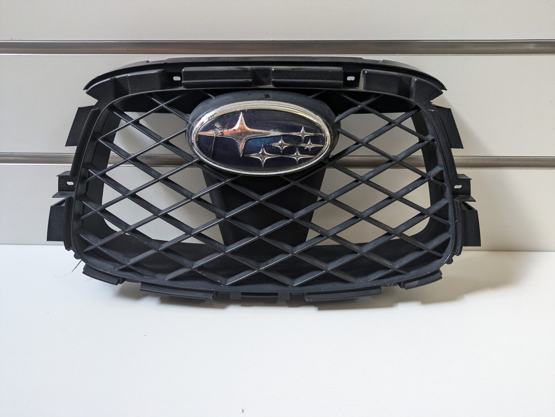 Genuine Radiator Grill Subaru Impreza Wrx GD Hawkeye 2005 -2007 Used