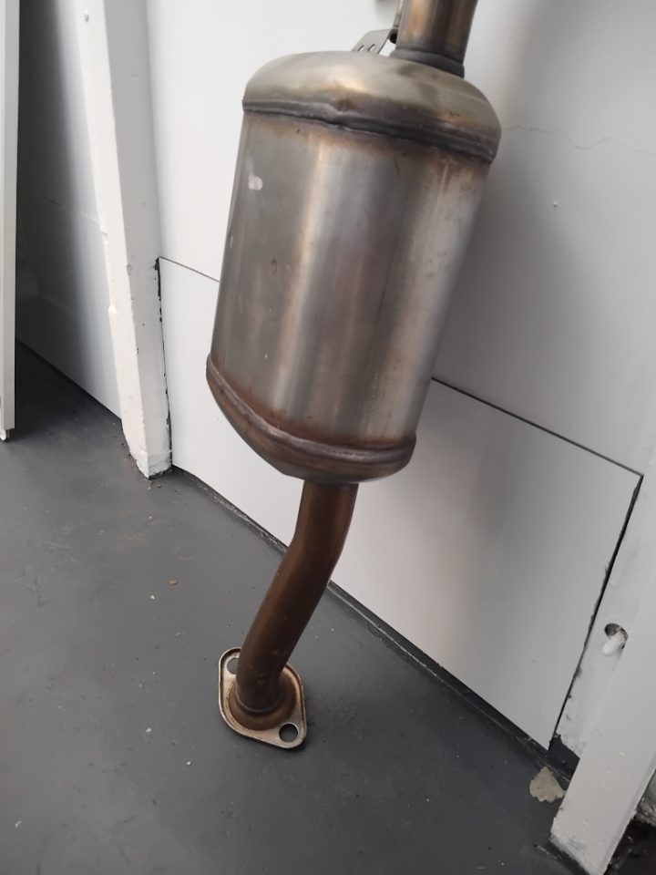 Genuine Middle Muffler Exhaust Suzuki Jimny 4th Gen (JB64W / JB74W) 2018-2024 Used