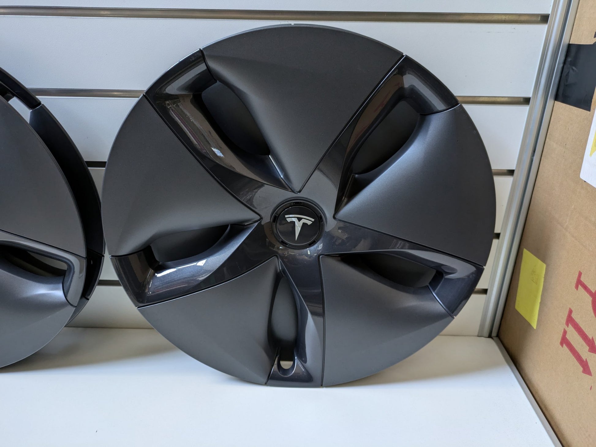 Genuine Wheel cover Tesla Model 3 - 18 inch AERO MOLD 3240 2017 - 2020 Used
