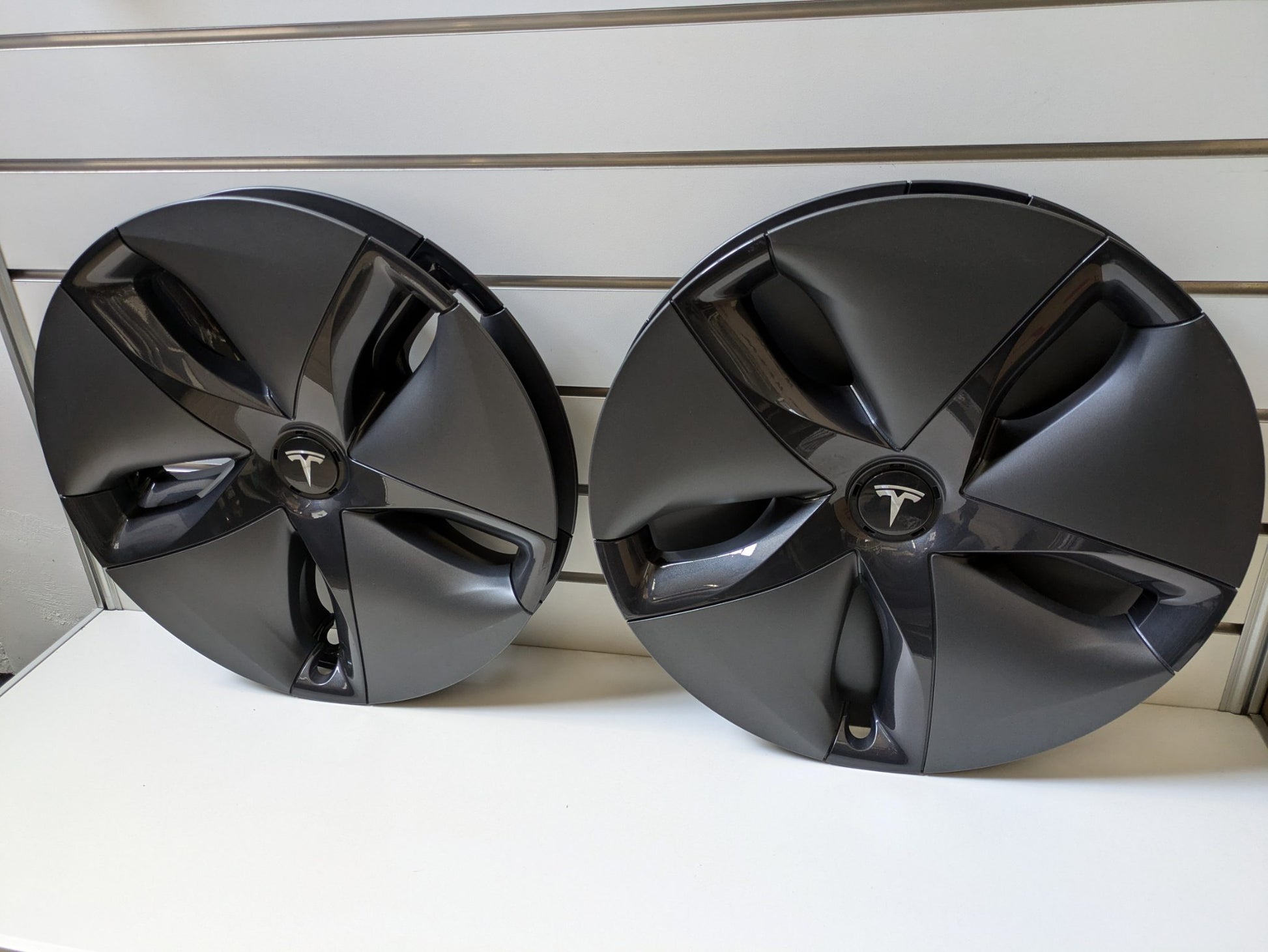 Genuine Wheel cover Tesla Model 3 - 18 inch AERO MOLD 3240 2017 - 2020 Used