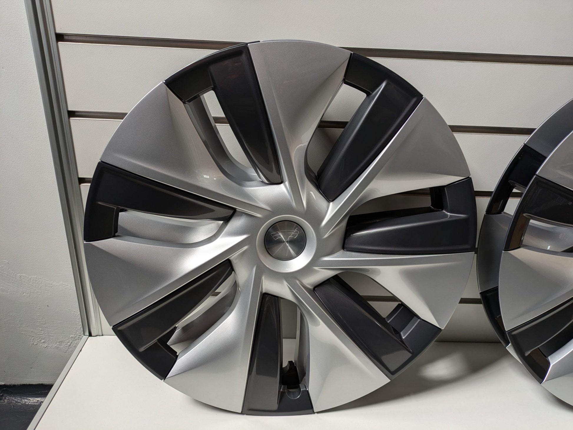 Genuine Wheel cover Tesla Model Y - 19 inch Gemini MOLD 2020- 2024 Used