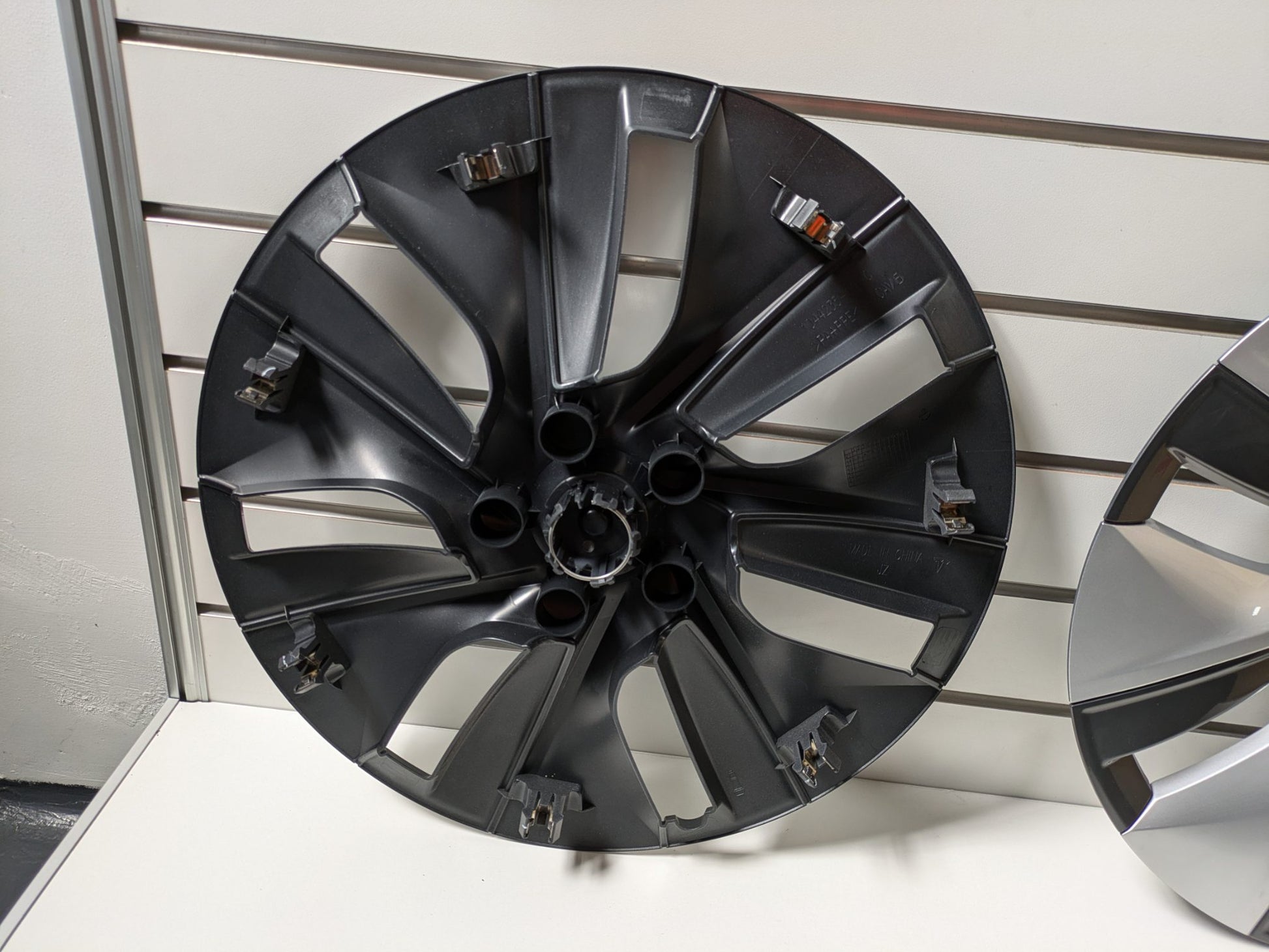Genuine Wheel cover Tesla Model Y - 19 inch Gemini MOLD 2020- 2024 Used