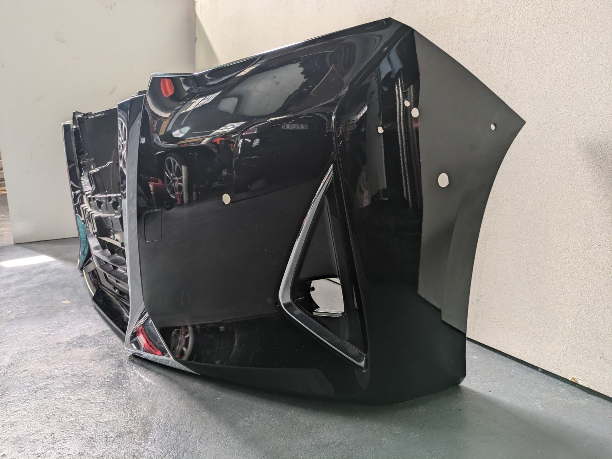 Genuine Front Bumper Toyota Alphard AH30 H30W FL 2018 - 2023 Used