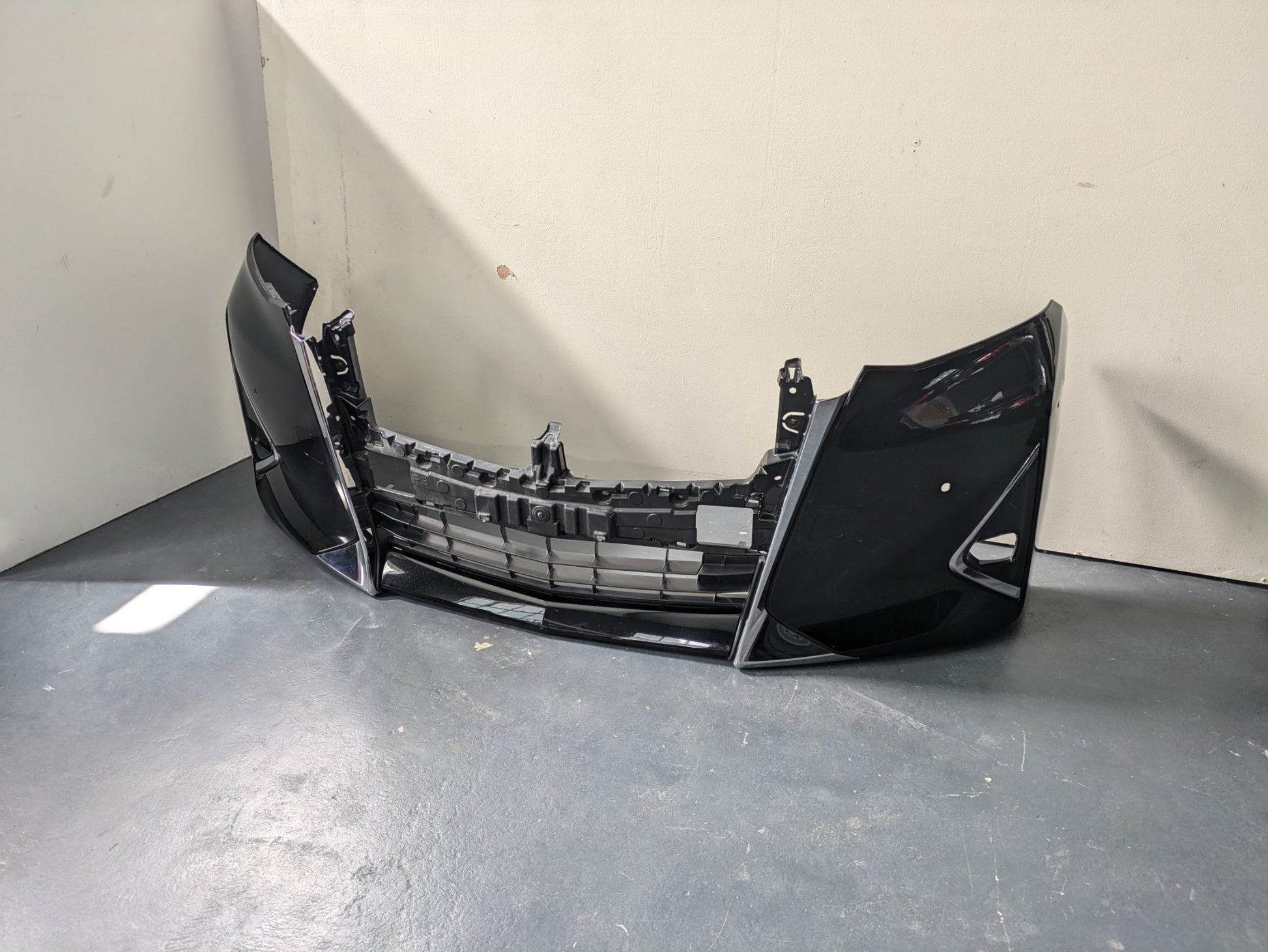 Genuine Front Bumper Toyota Alphard AH30 H30W FL 2018 - 2023 Used