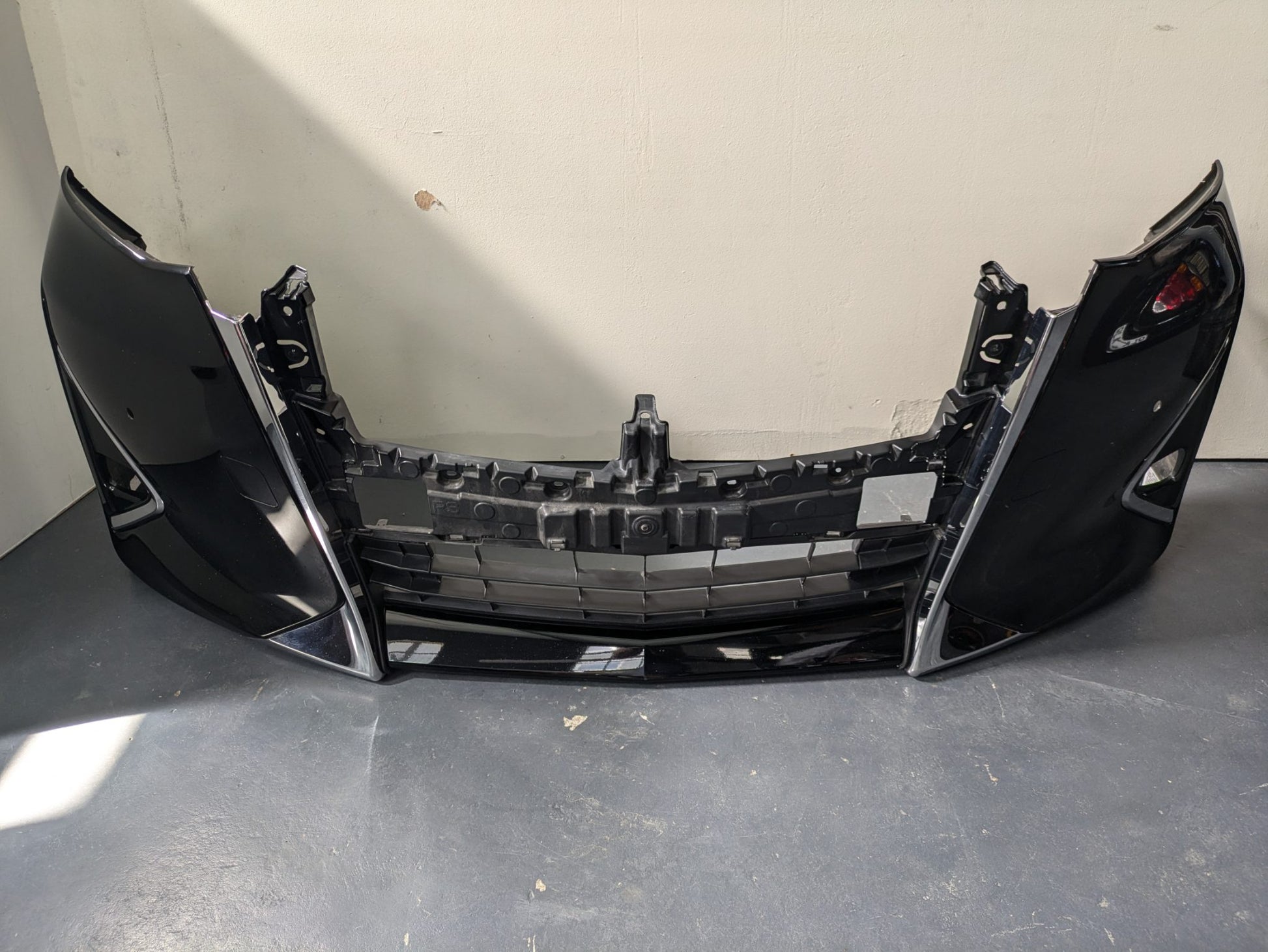 Genuine Front Bumper Toyota Alphard AH30 H30W FL 2018 - 2023 Used