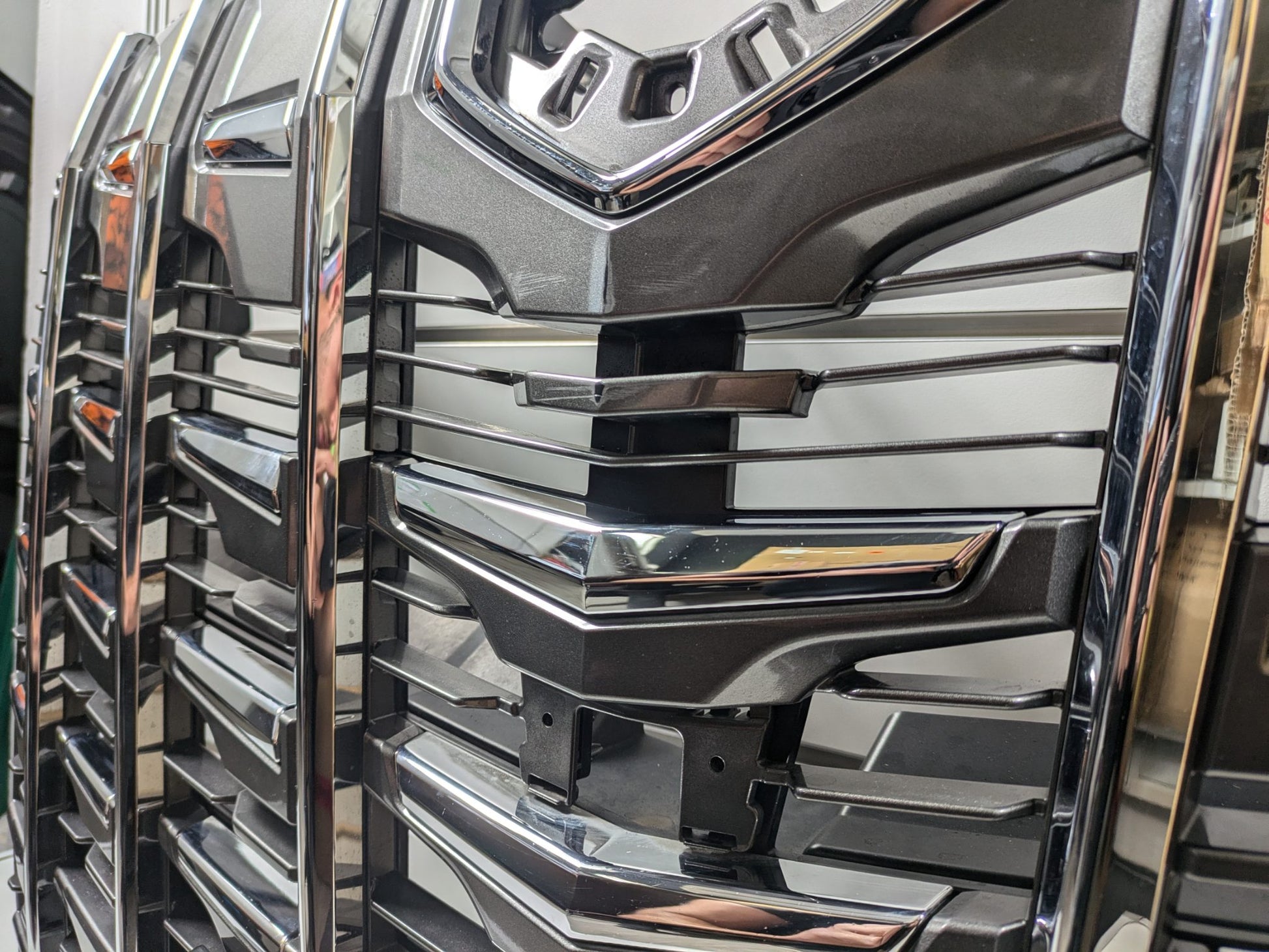 Genuine Front Bumper Grill Toyota Alphard AH30 H30W FL 2018 - 2023 Used