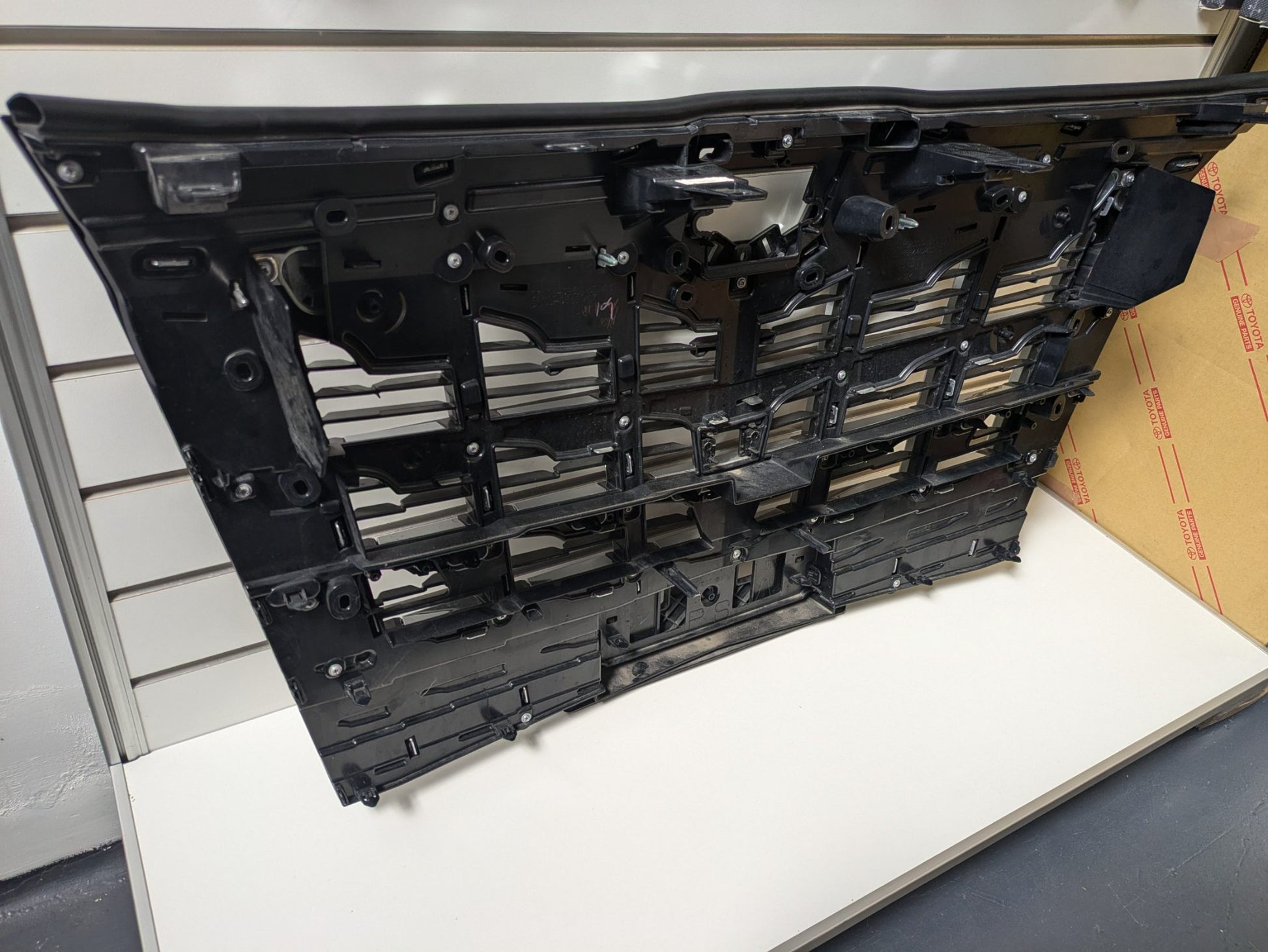 Genuine Front Bumper Grill Toyota Alphard AH30 H30W FL 2018 - 2023 Used