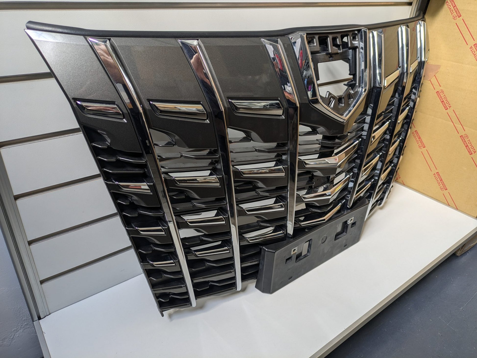 Genuine Front Bumper Grill Toyota Alphard AH30 H30W FL 2018 - 2023 Used