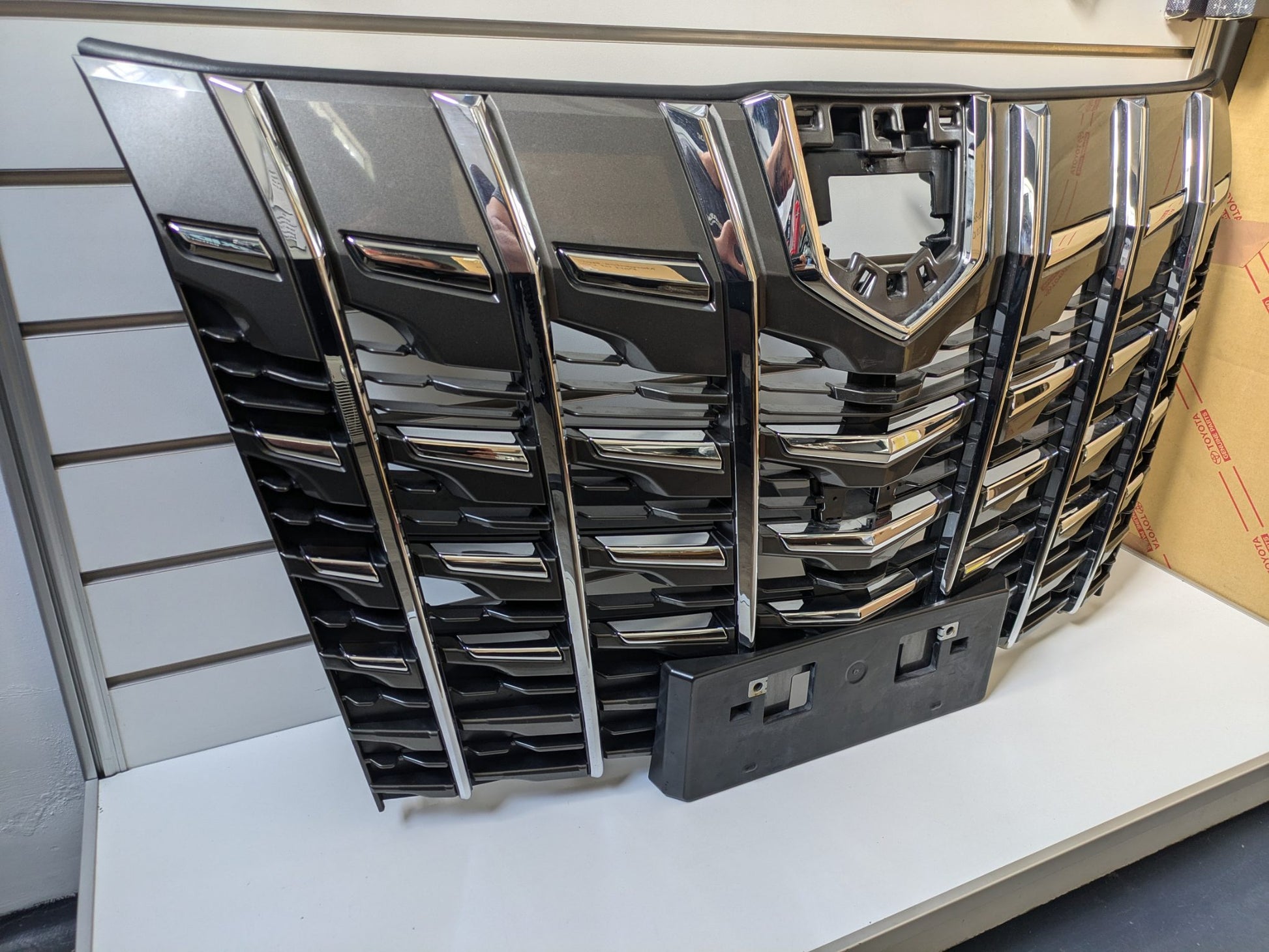 Genuine Front Bumper Grill Toyota Alphard AH30 H30W FL 2018 - 2023 Used