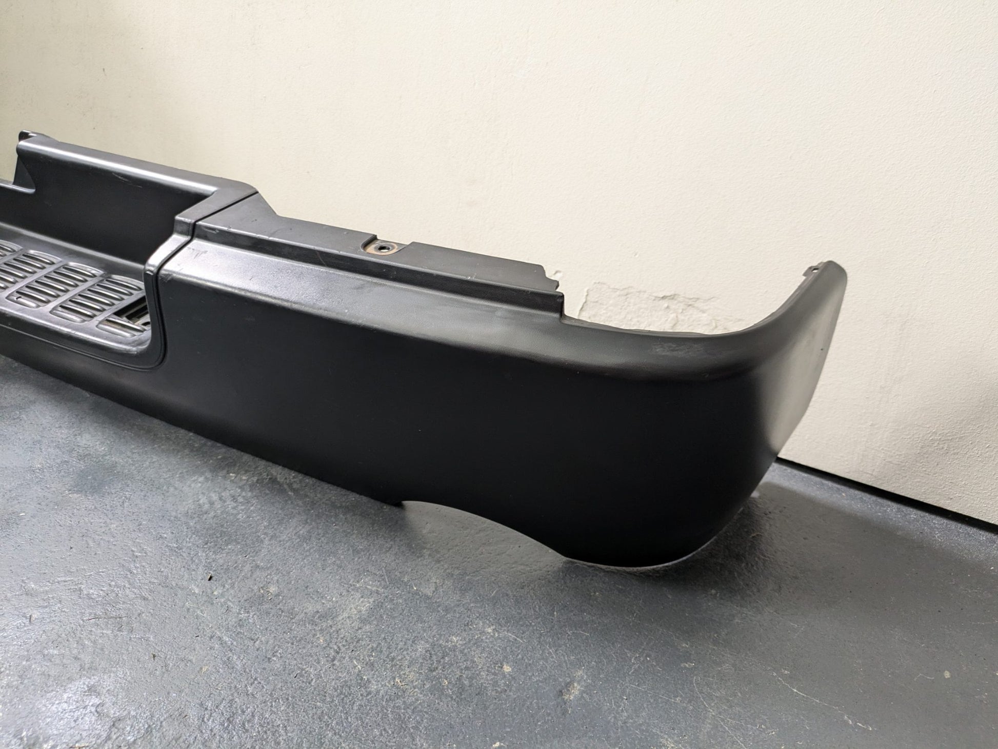 Genuine Rear Bumper Toyota Hiace H200 Narrowbody 2005 - 2013 Used