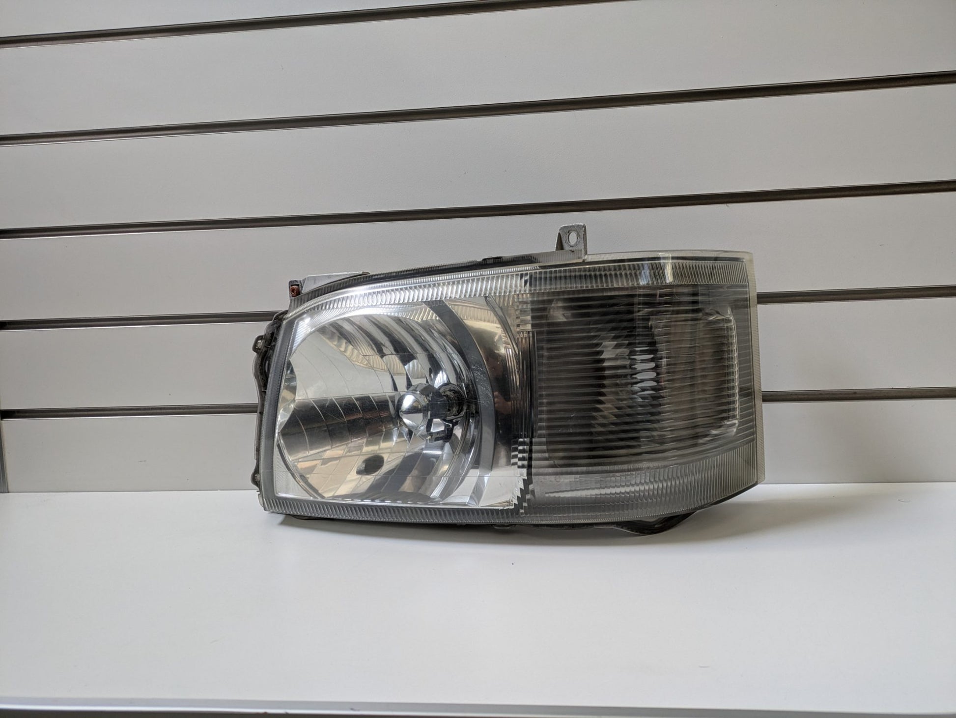 Genuine LH Headlight Toyota Hiace H200 Pre Facelift 2004 - 2010 Used