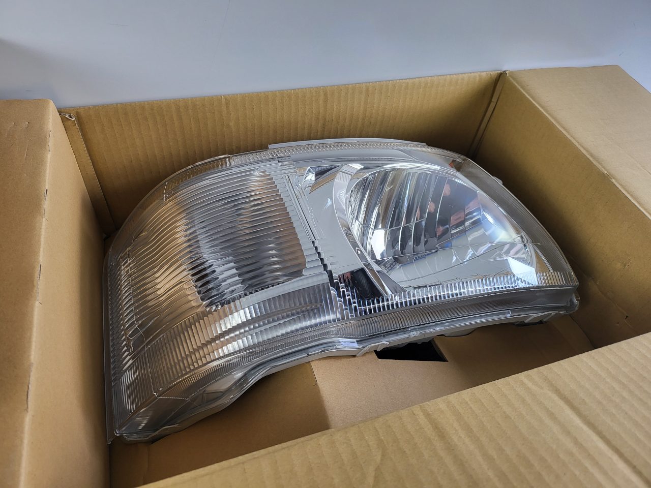 Genuine RH Headlight Toyota Hiace H200 Pre Facelift 2004 - 2010 New
