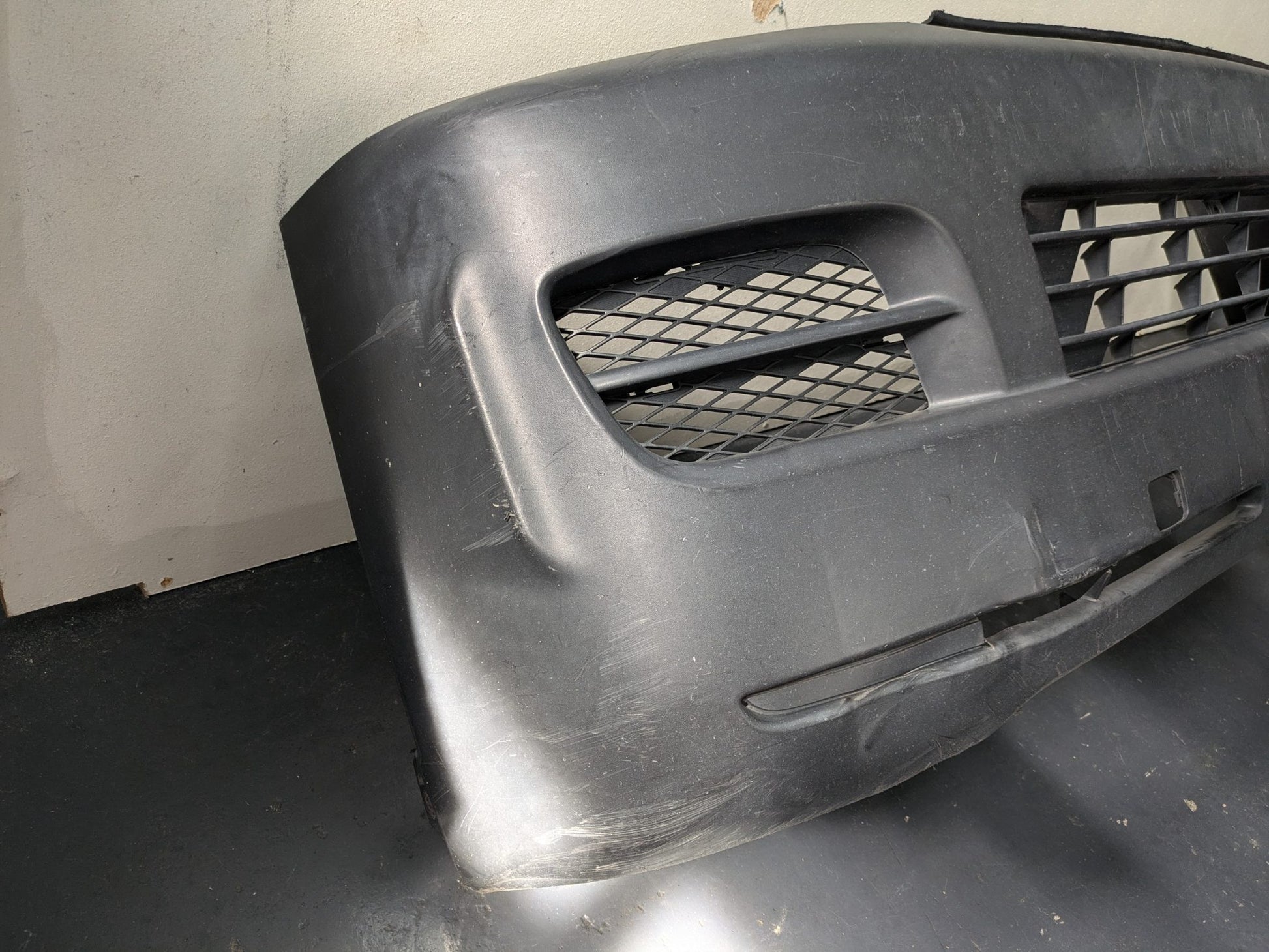 Genuine Front Bumper Toyota Hiace Narrowbody H200 2005 - 2010 Used