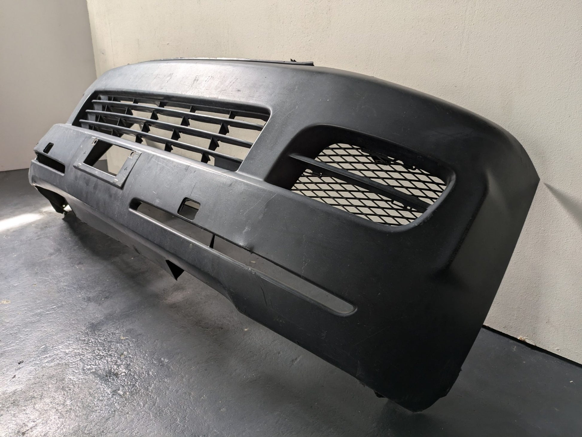 Genuine Front Bumper Toyota Hiace Narrowbody H200 2005 - 2010 Used