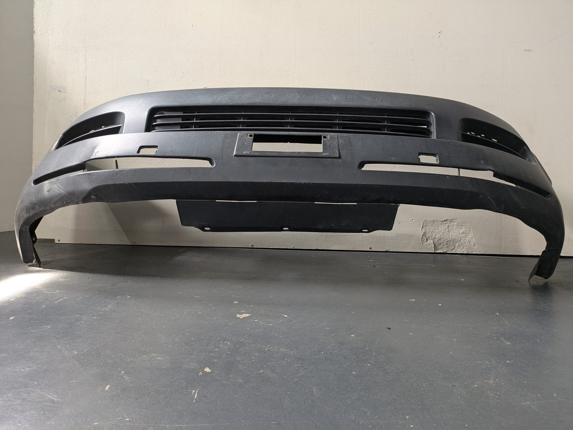 Genuine Front Bumper Toyota Hiace Narrowbody H200 2005 - 2010 Used