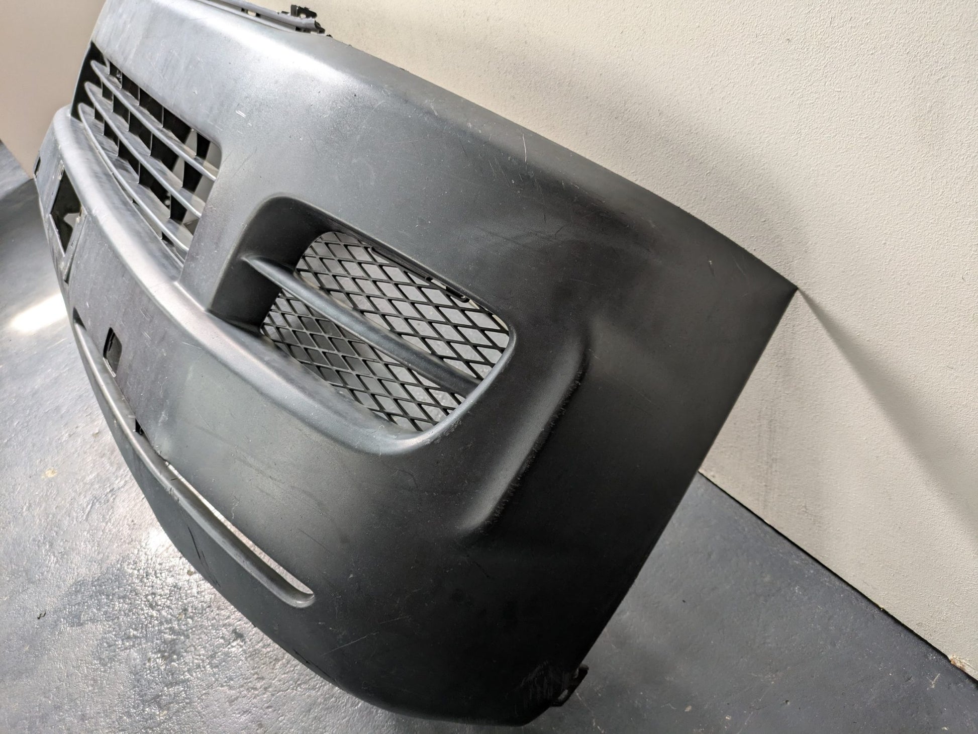 Genuine Front Bumper Toyota Hiace Narrowbody H200 2005 - 2010 Used
