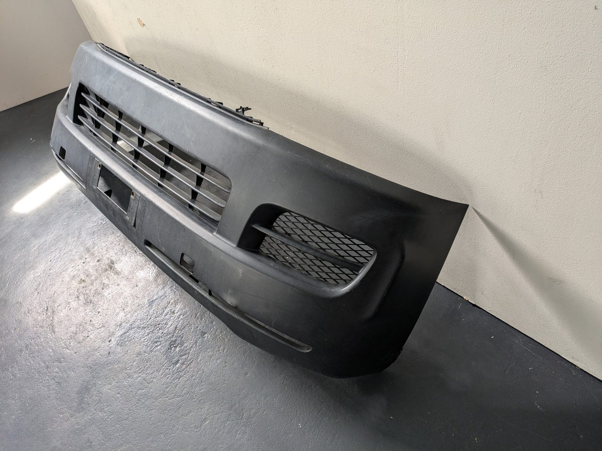 Genuine Front Bumper Toyota Hiace Narrowbody H200 2005 - 2010 Used
