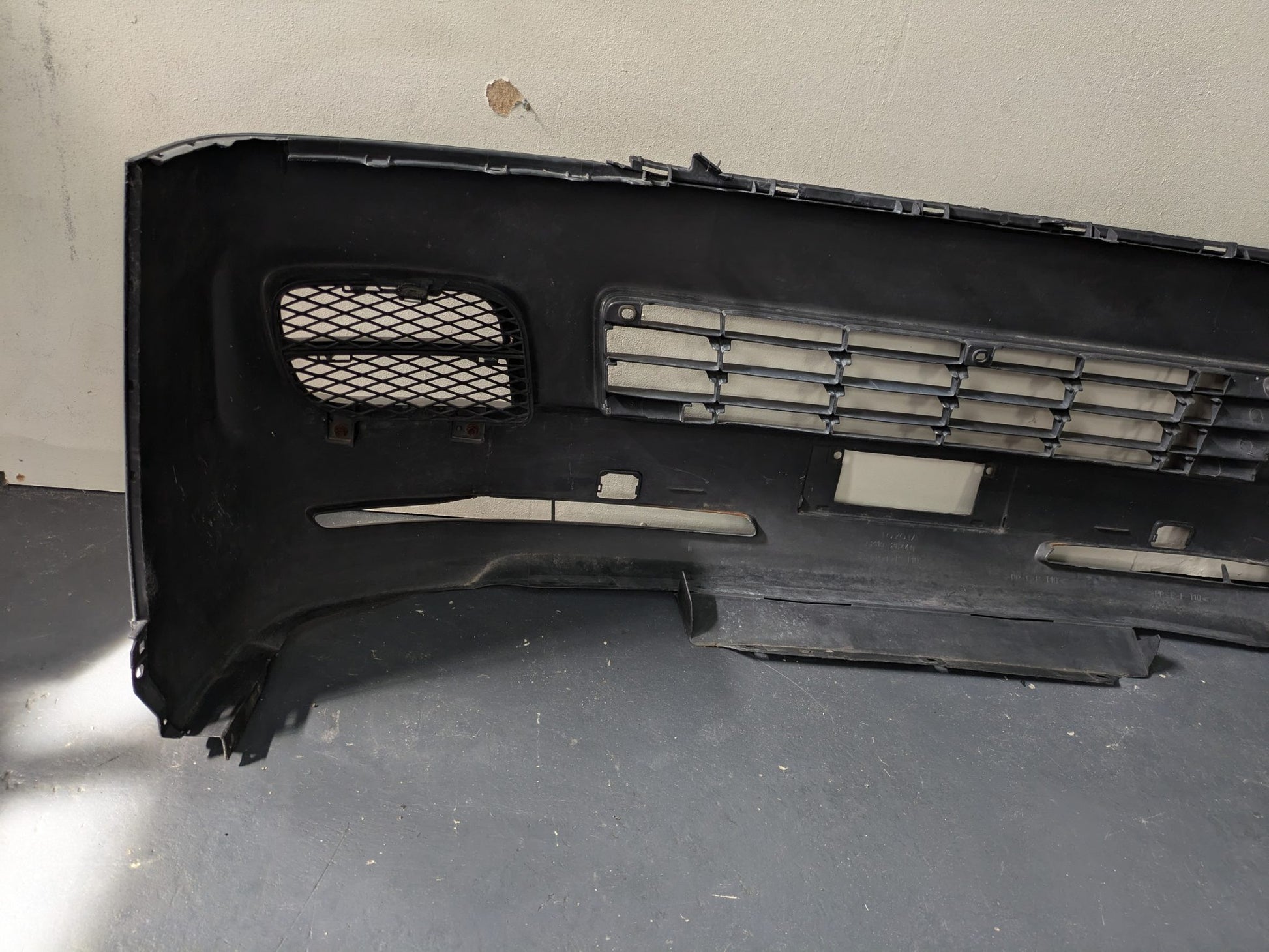 Genuine Front Bumper Toyota Hiace Narrowbody H200 2005 - 2010 Used