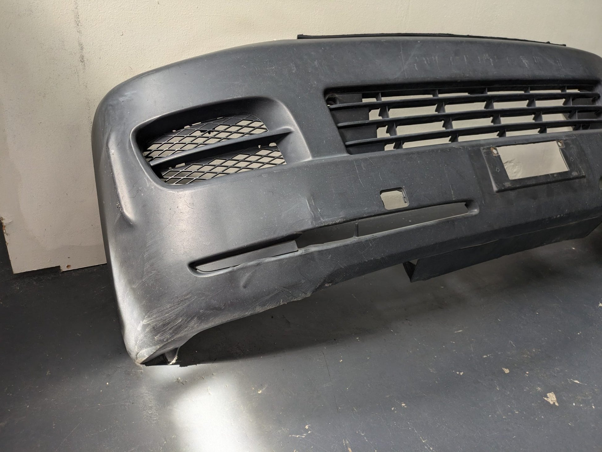 Genuine Front Bumper Toyota Hiace Narrowbody H200 2005 - 2010 Used