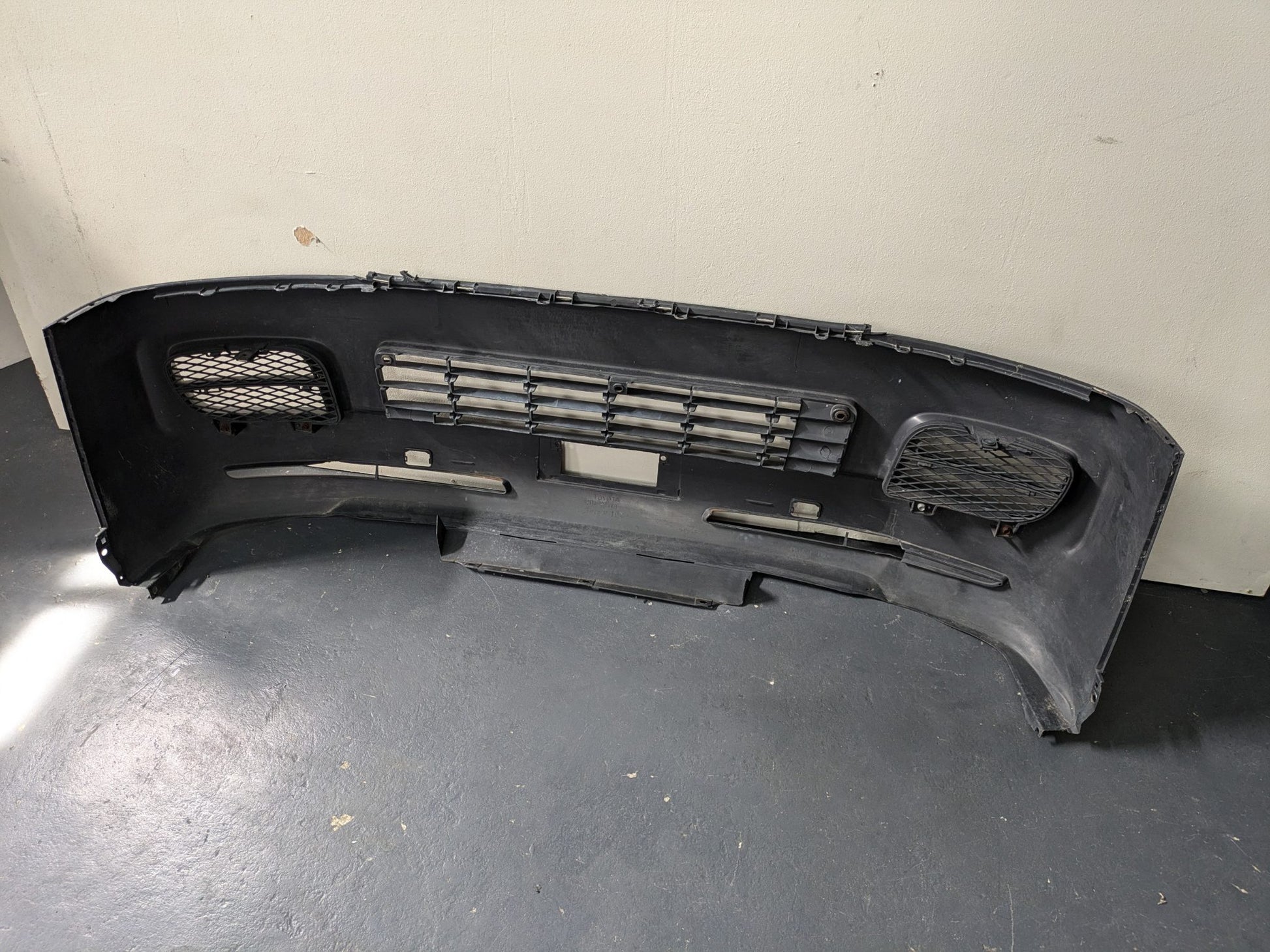 Genuine Front Bumper Toyota Hiace Narrowbody H200 2005 - 2010 Used