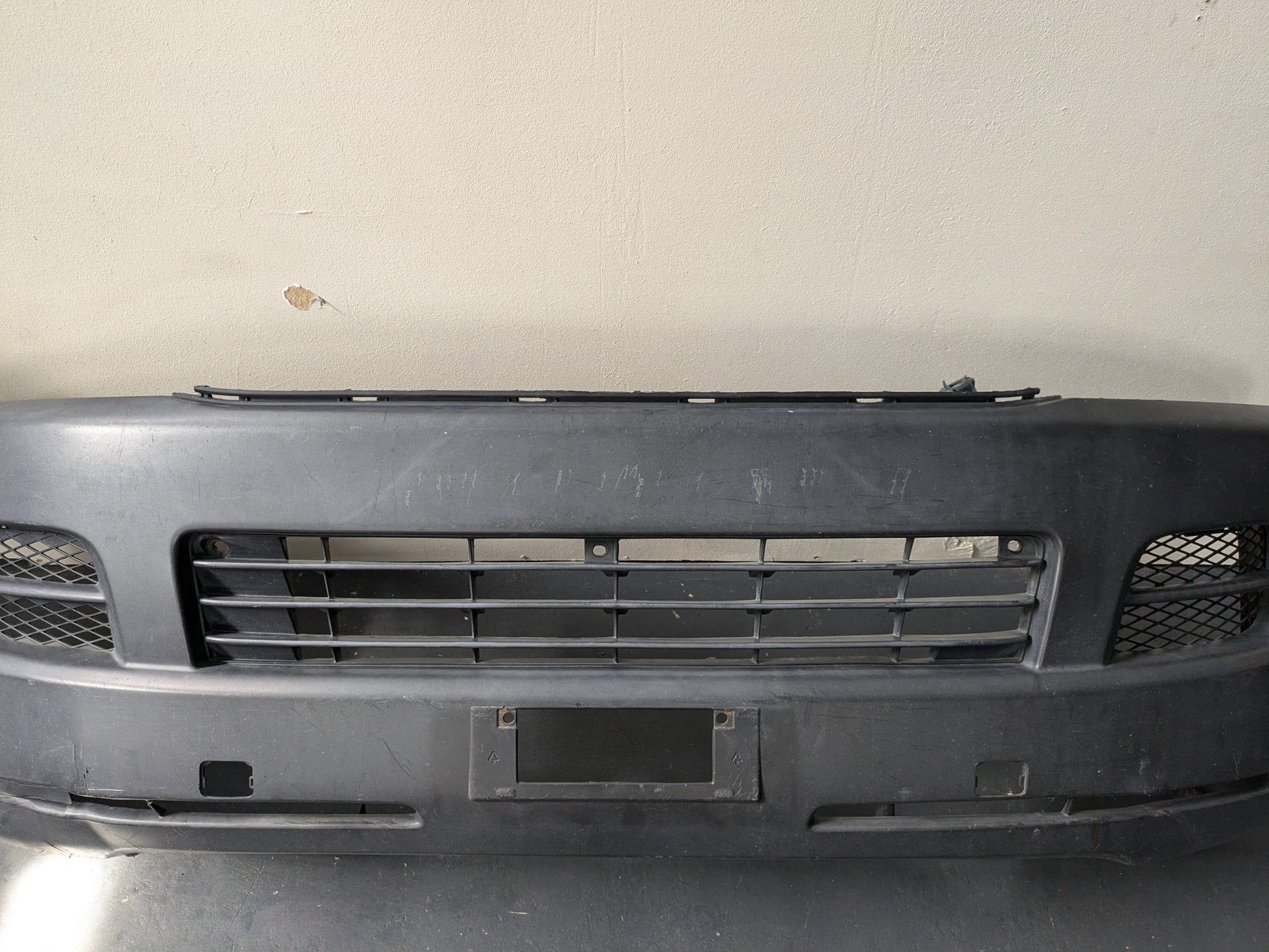 Genuine Front Bumper Toyota Hiace Narrowbody H200 2005 - 2010 Used