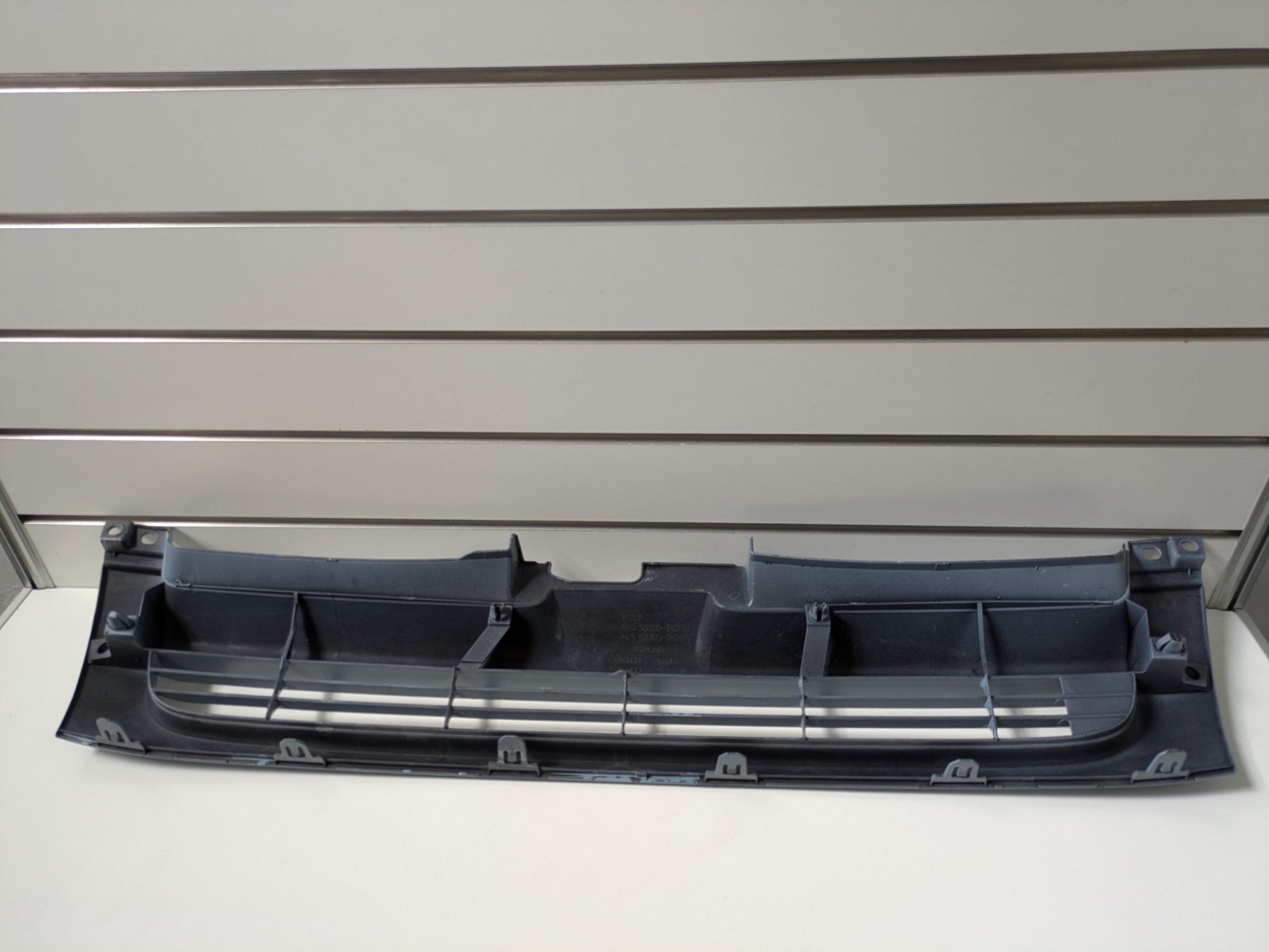 Genuine Front Grill Toyota Hiace Narrow body H200 2005 - 2008 Used
