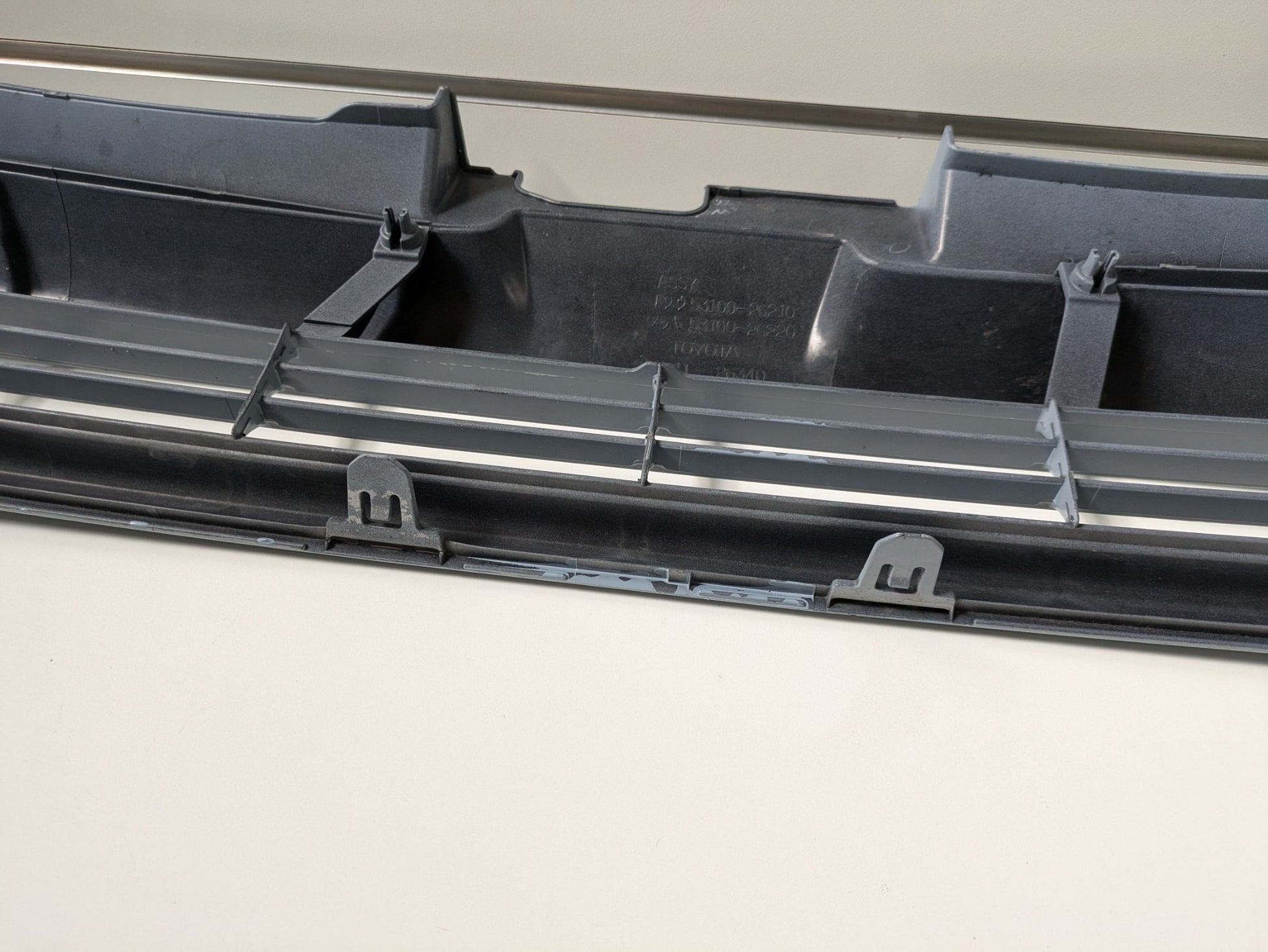 Genuine Front Grill Toyota Hiace Narrow body H200 2005 - 2008 Used