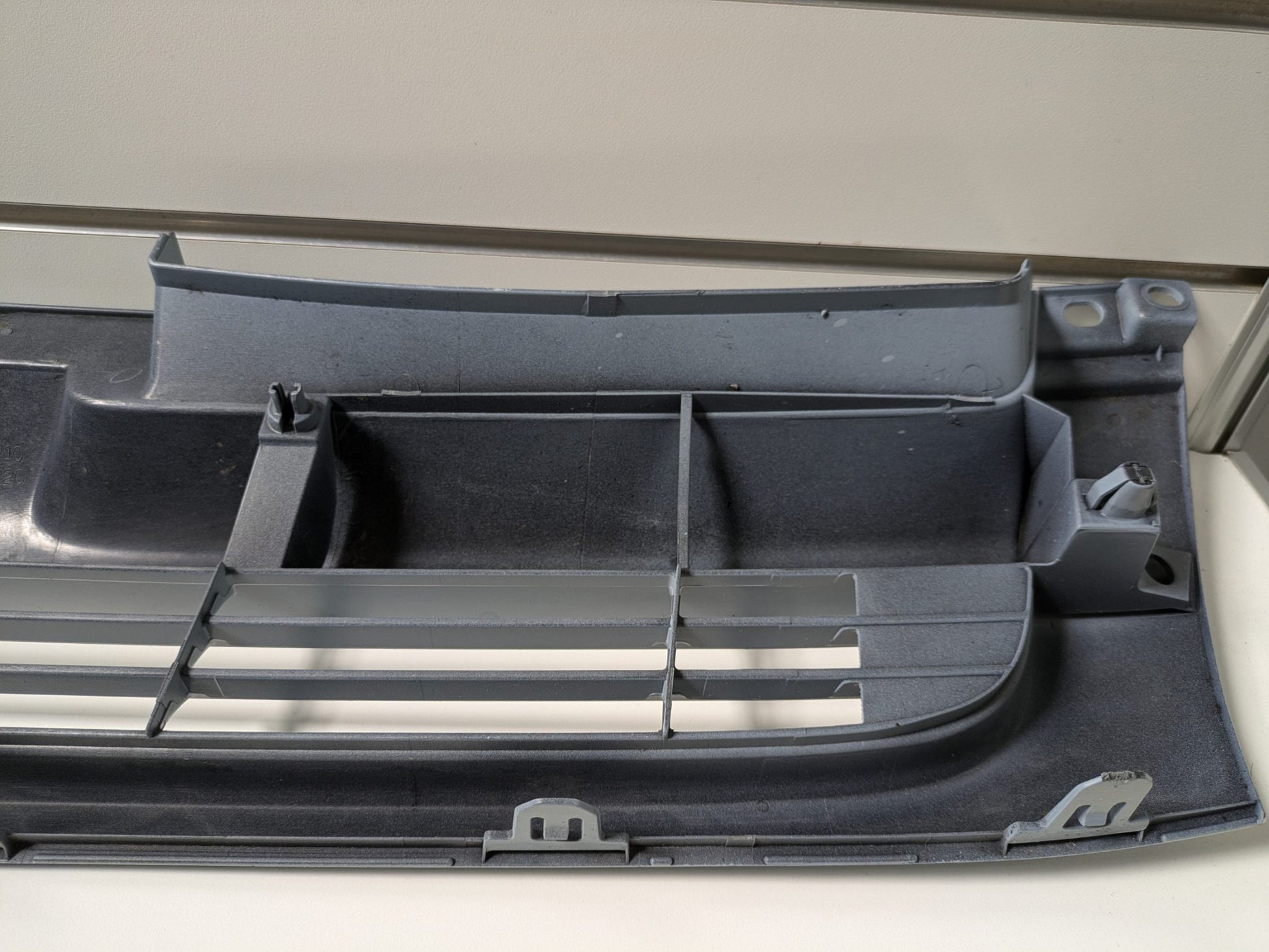 Genuine Front Grill Toyota Hiace Narrow body H200 2005 - 2008 Used