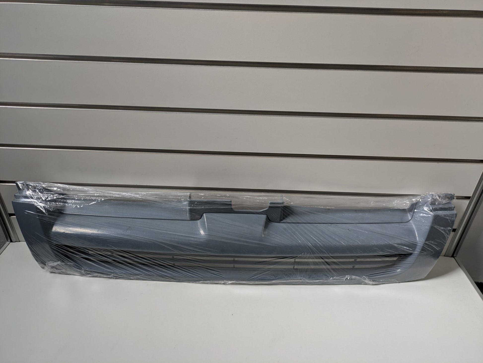 Genuine Front Grill Toyota Hiace Narrow body H200 2005 - 2008 Used