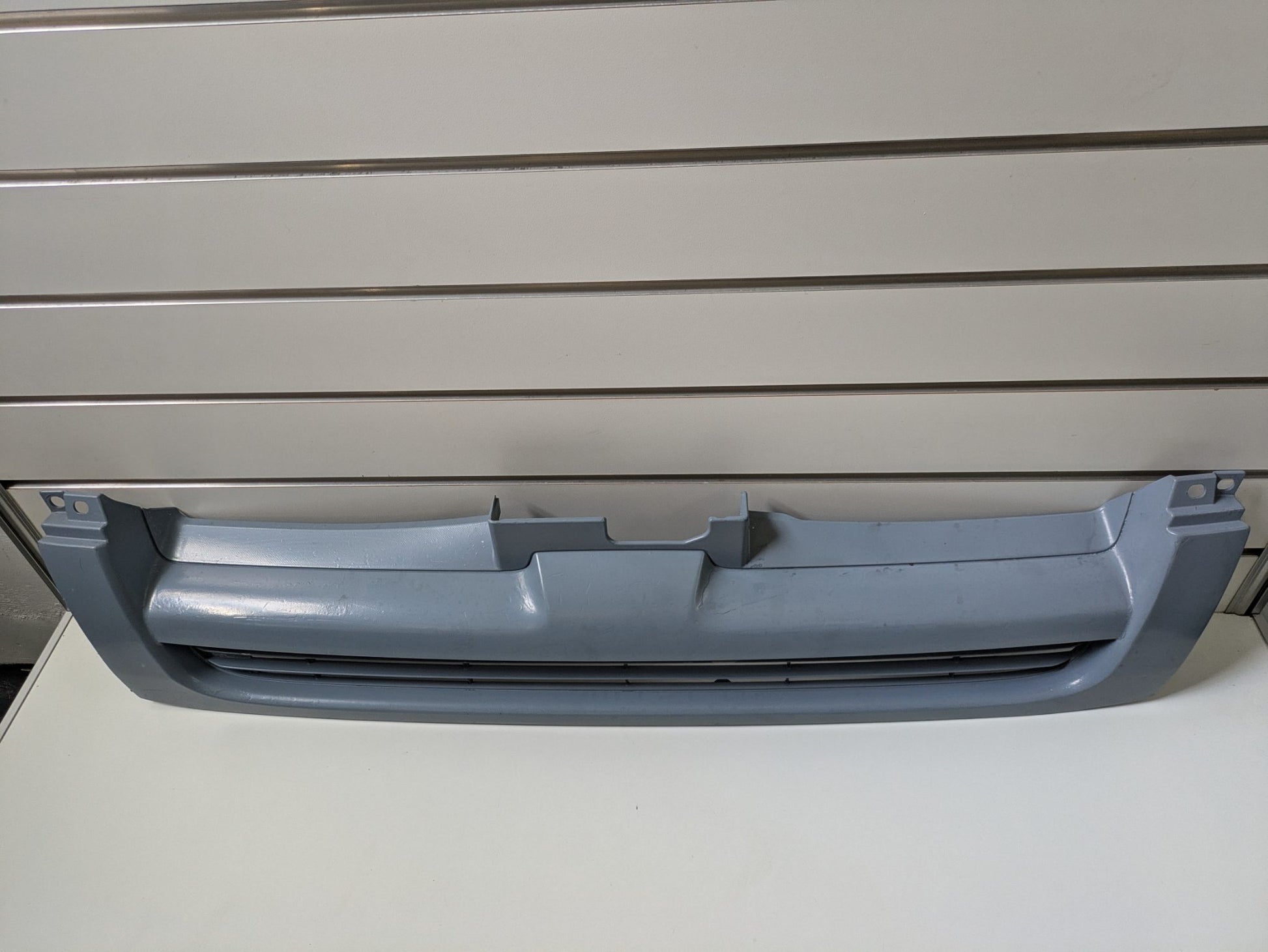 Genuine Front Grill Toyota Hiace Narrow body H200 2005 - 2008 Used
