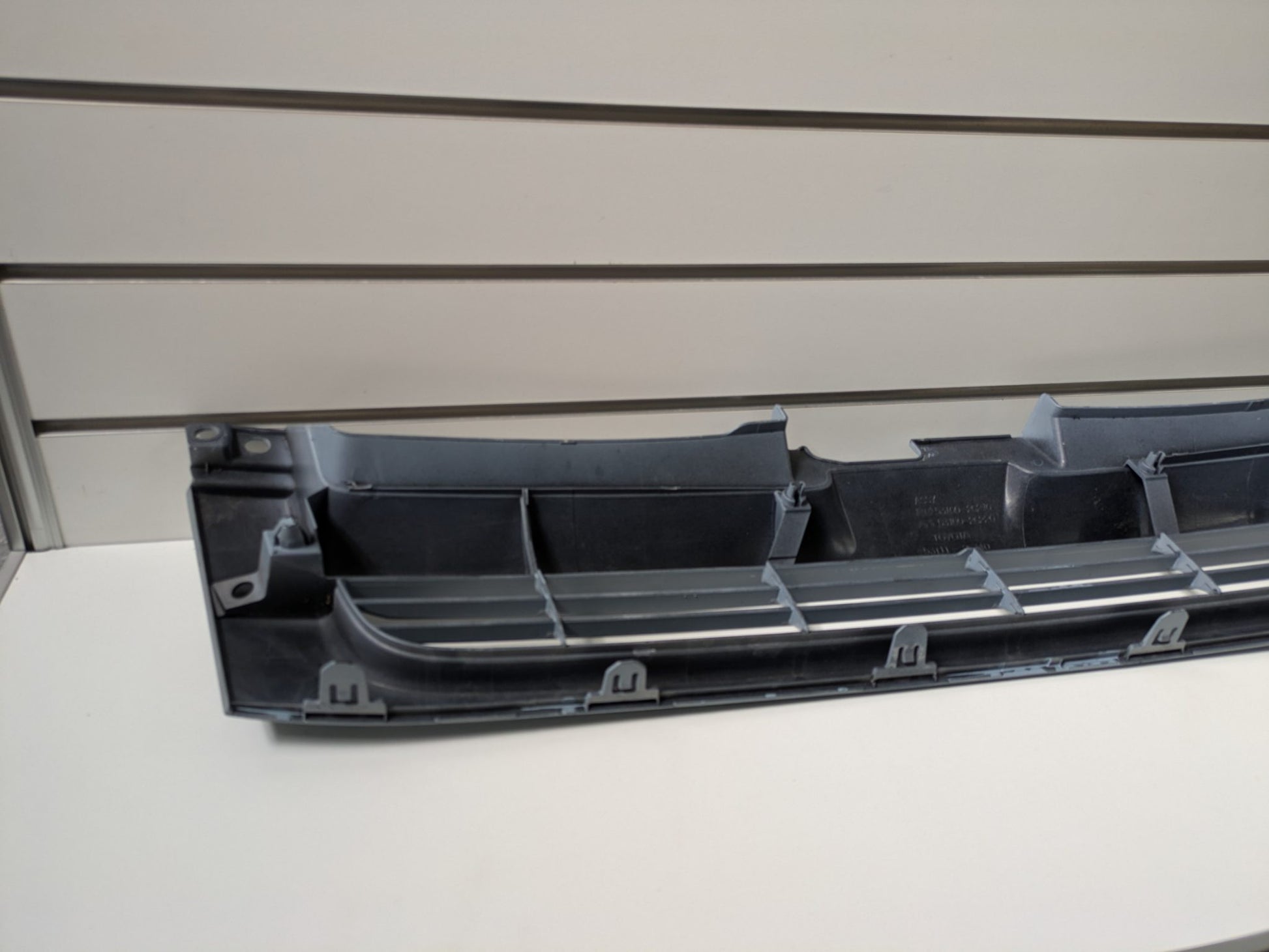 Genuine Front Grill Toyota Hiace Narrow body H200 2005 - 2008 Used