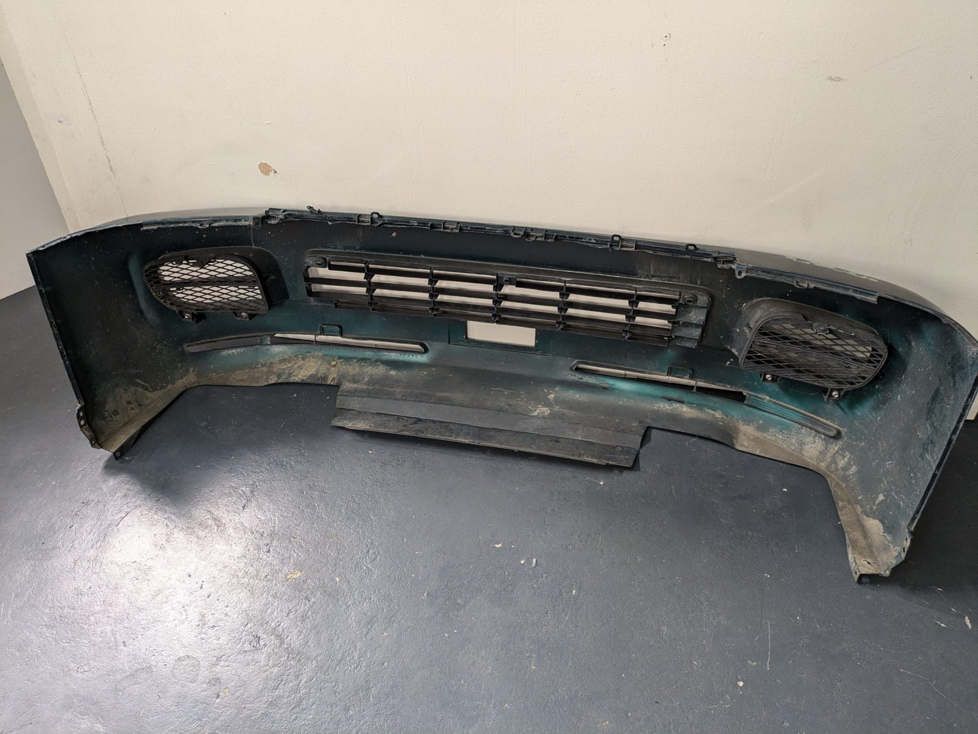 Genuine Front Bumper Toyota Hiace Widebody H200 2005 - 2010 Used