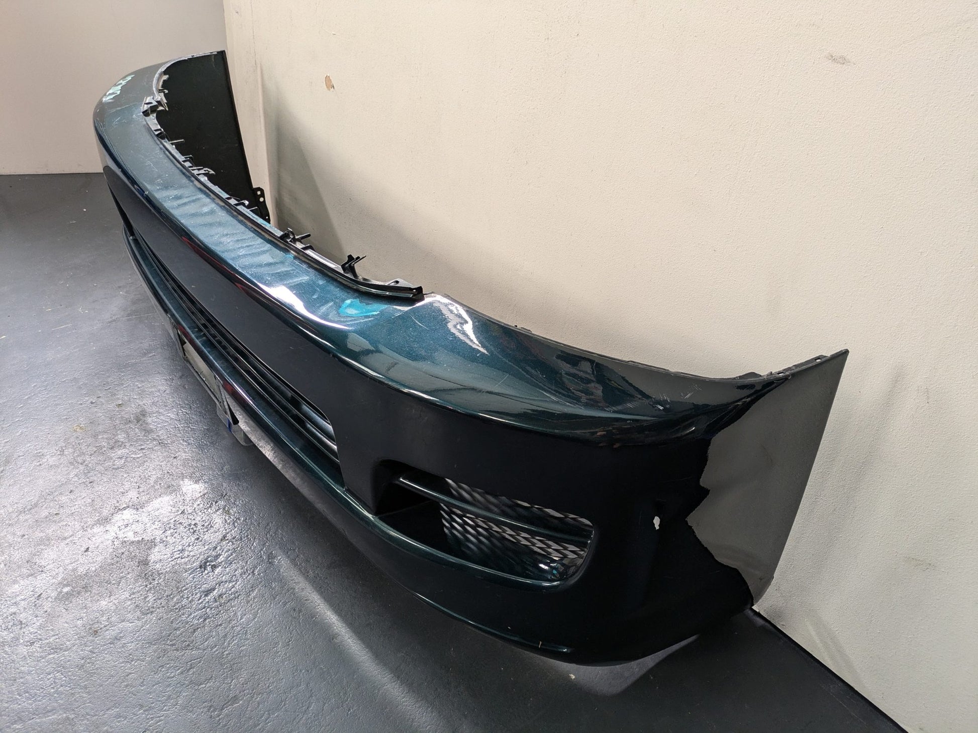 Genuine Front Bumper Toyota Hiace Widebody H200 2005 - 2010 Used