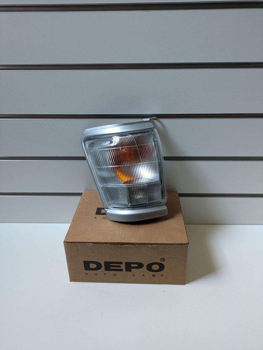 Aftermarket RH Corner Side Marker Toyota Hilux 6th Gen 1997 - 2001 Used