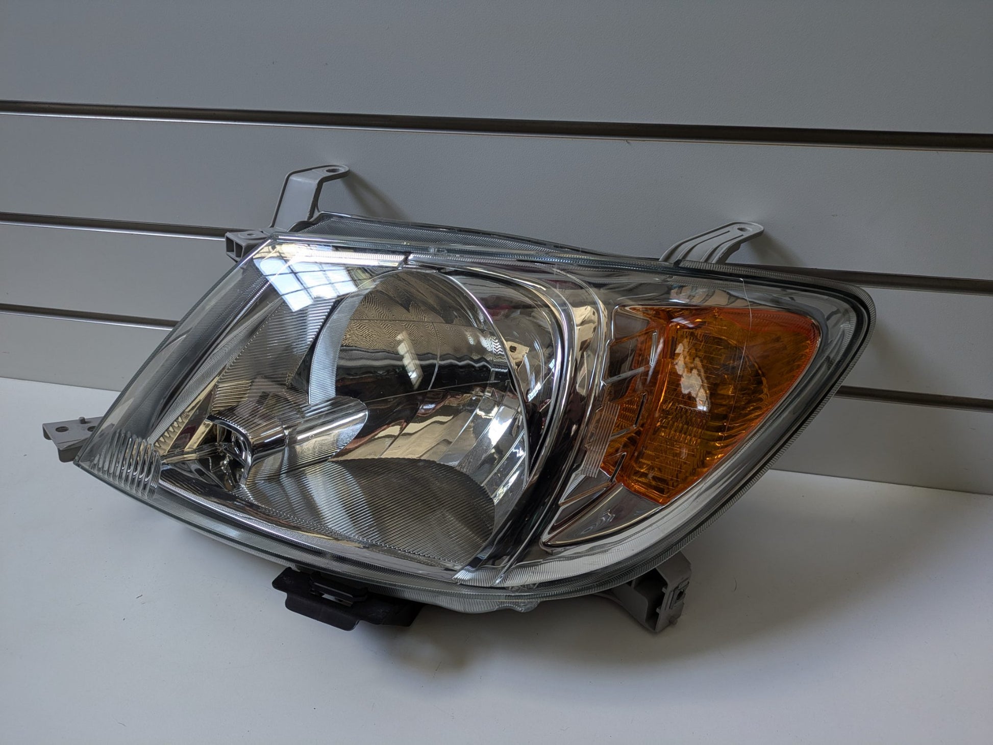 Genuine LH Headlight Toyota Hilux AN10 2004 - 2008 Used
