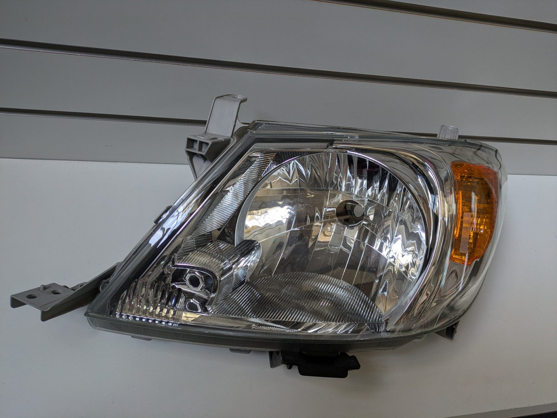 Genuine LH Headlight Toyota Hilux AN10 2004 - 2008 Used