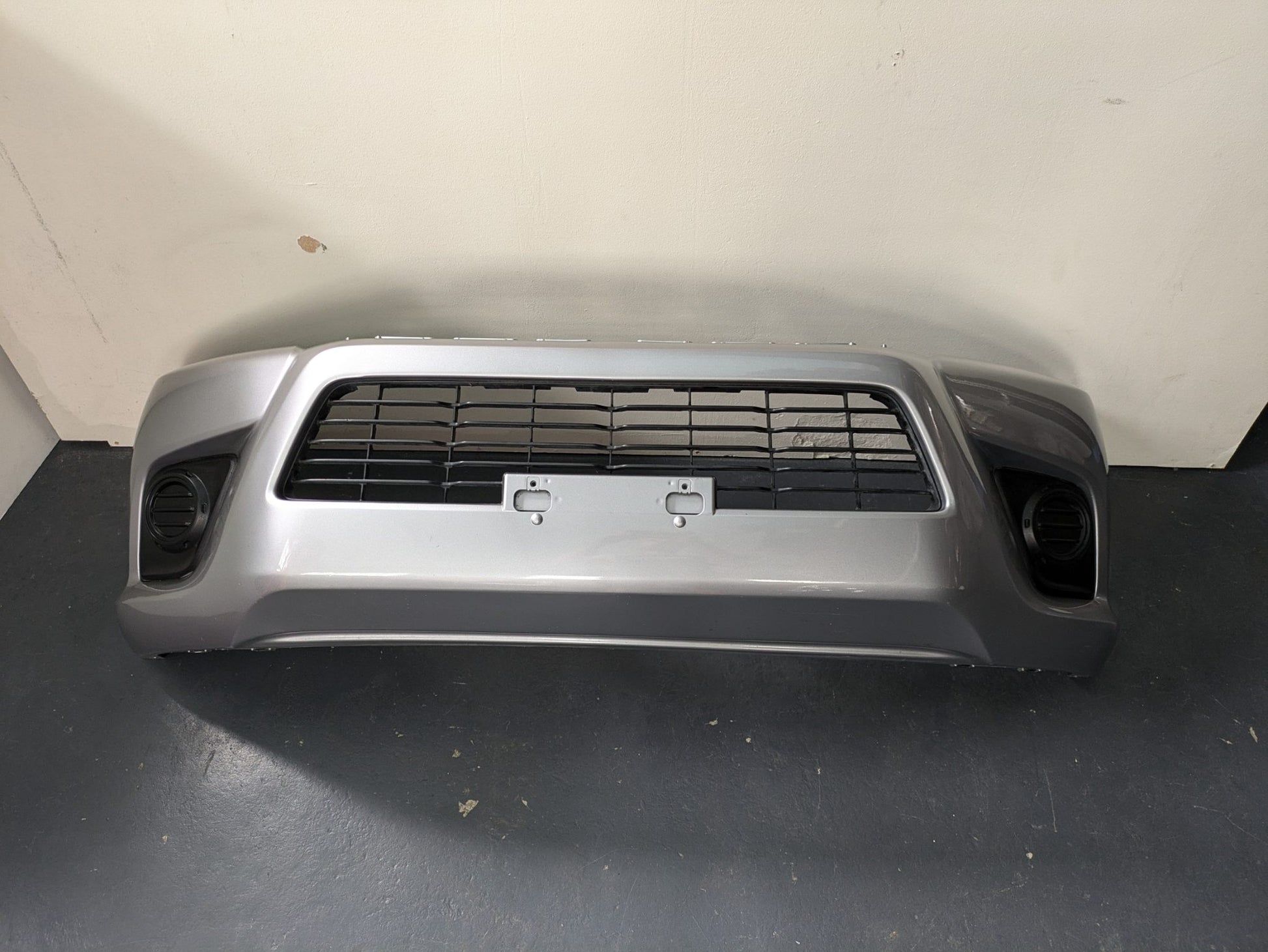 Genuine Front Bumper Toyota Hilux AN110/120/130 2015-2024 Used