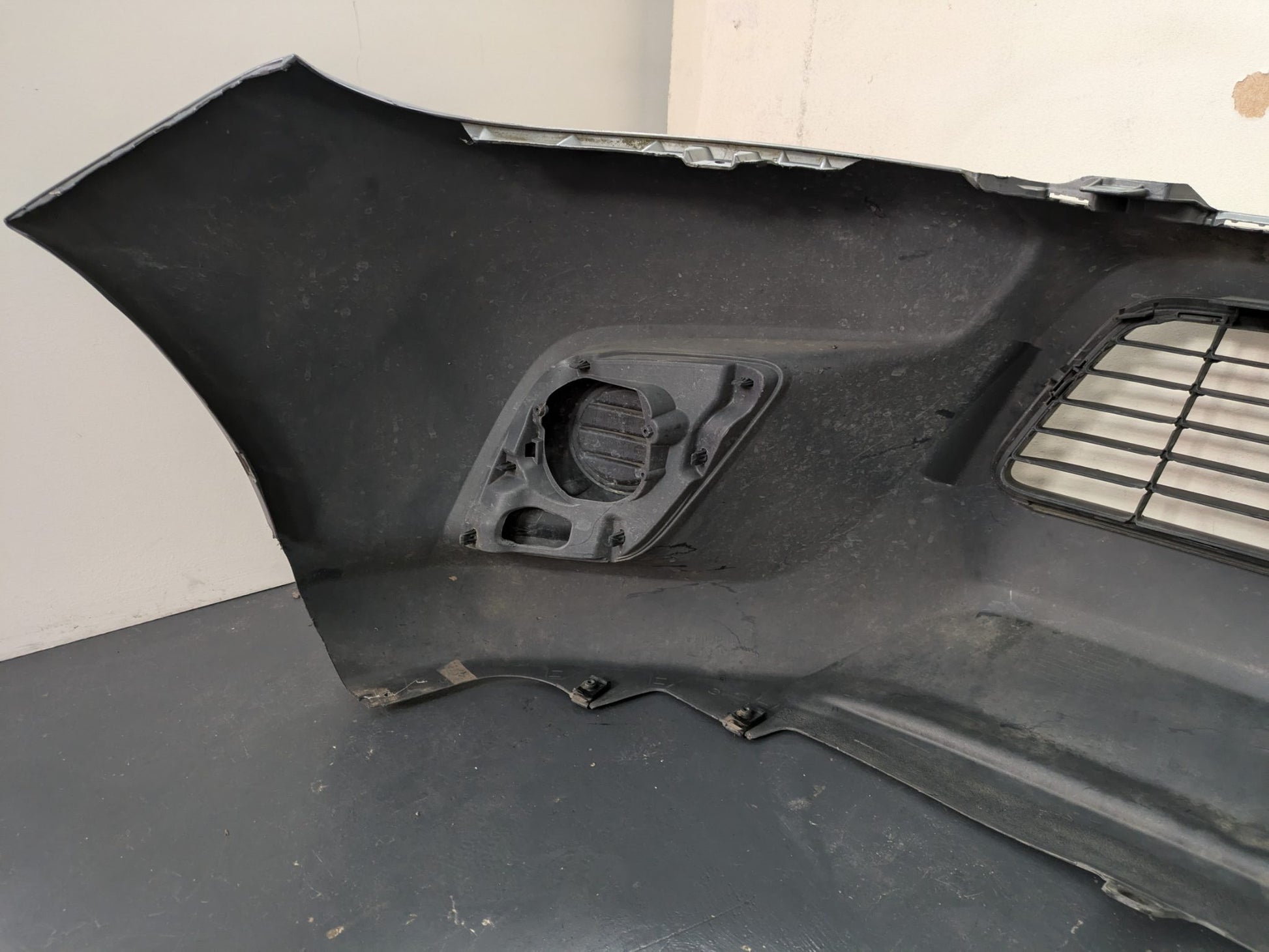 Genuine Front Bumper Toyota Hilux AN110/120/130 2015-2024 Used