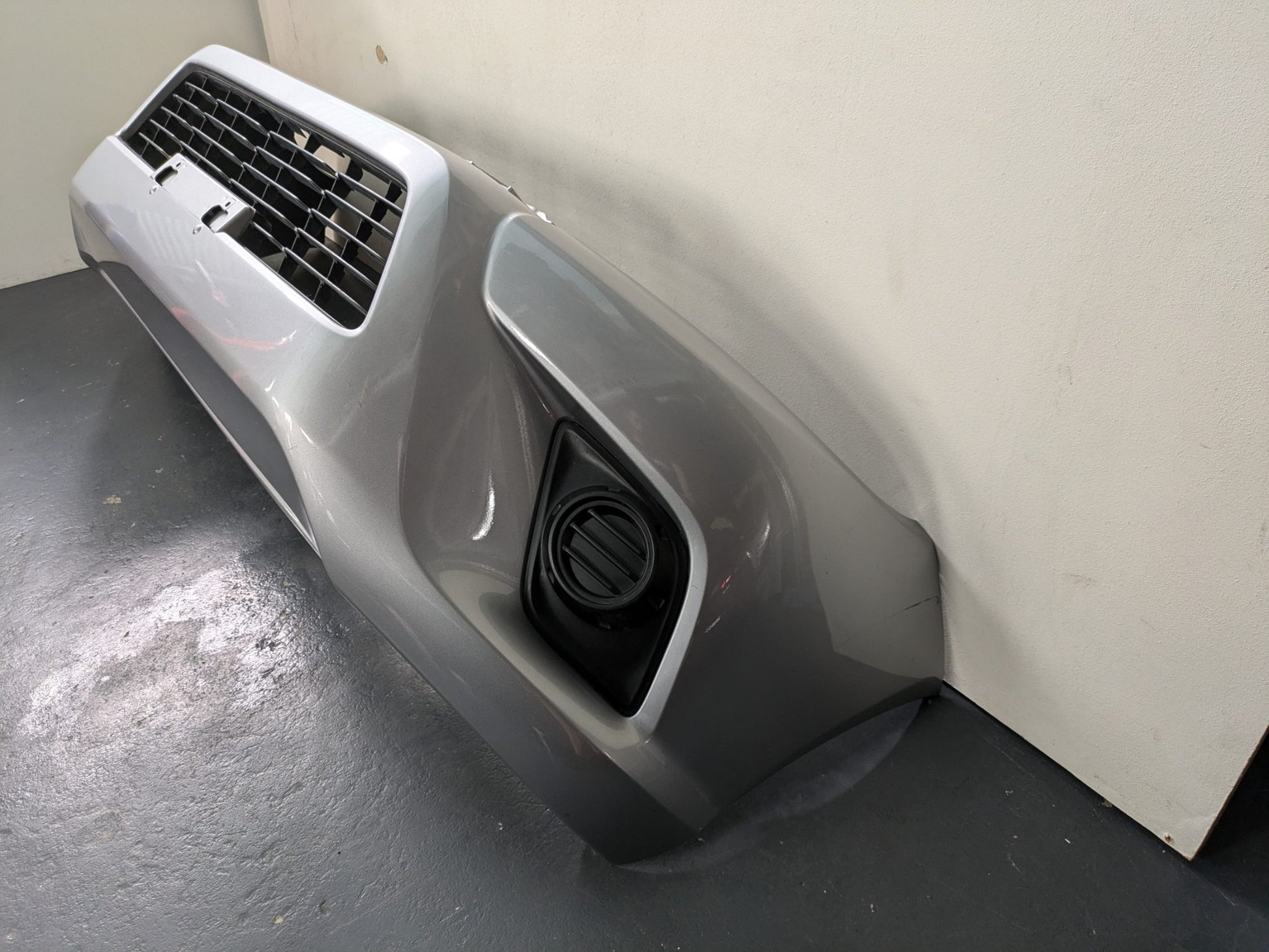Genuine Front Bumper Toyota Hilux AN110/120/130 2015-2024 Used