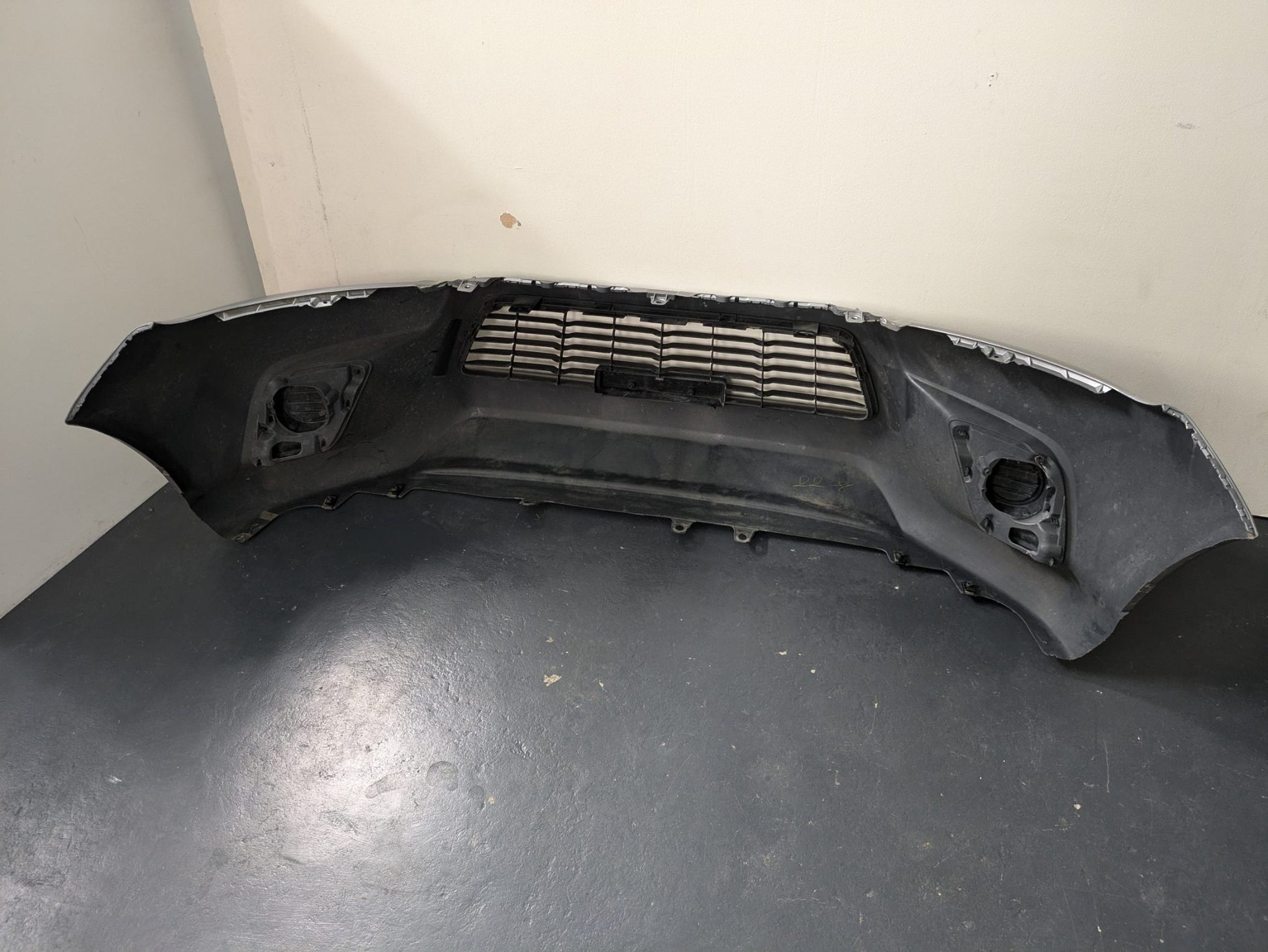 Genuine Front Bumper Toyota Hilux AN110/120/130 2015-2024 Used