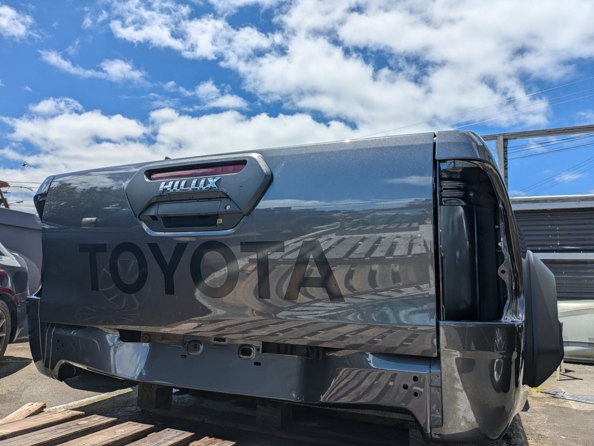 #SOLD# Genuine Wellside Bed Toyota Hilux SR5 AN110/120/130 2nd Facelift 2020-2024 Used