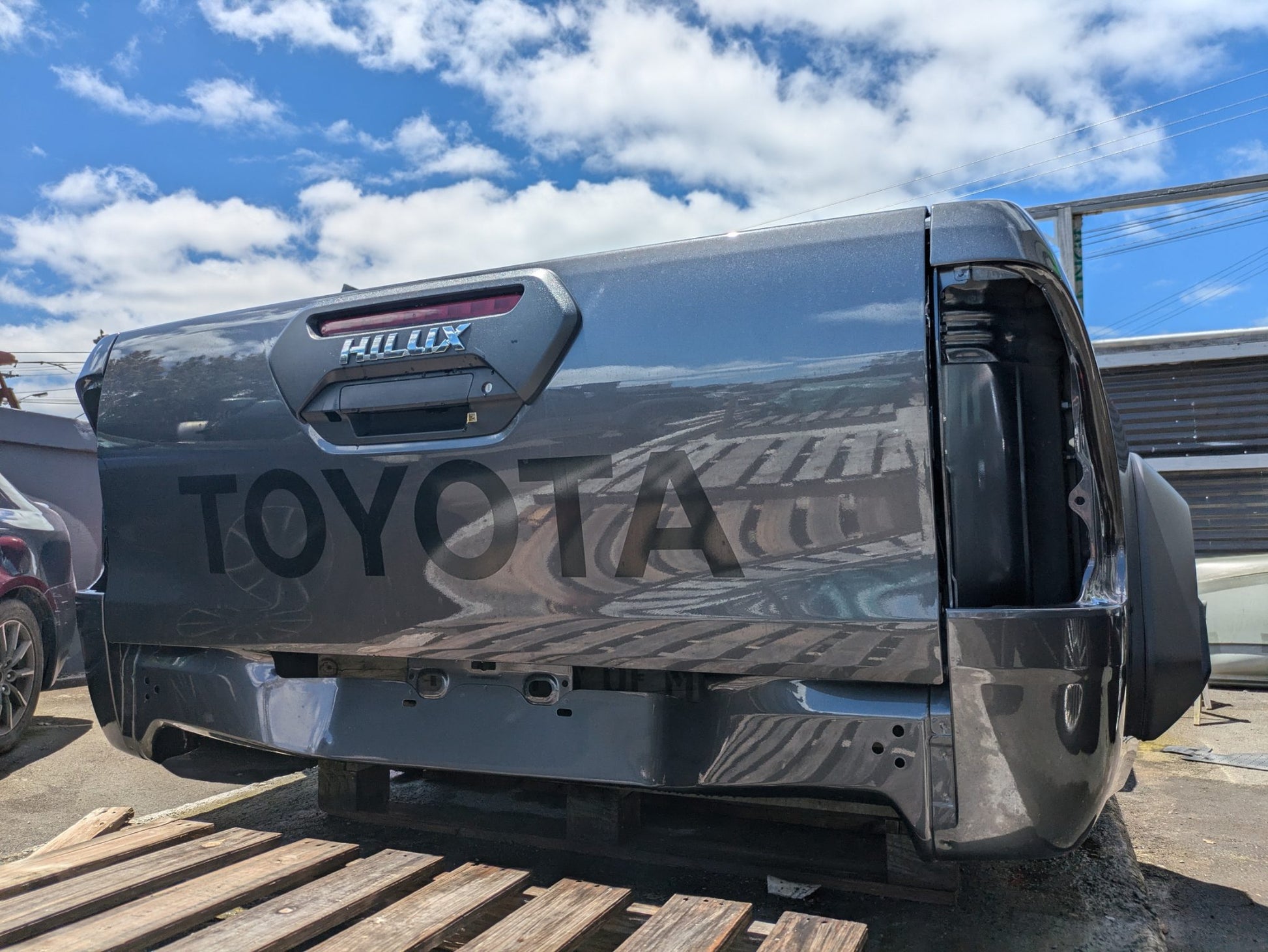 #SOLD# Genuine Wellside Bed Toyota Hilux SR5 AN110/120/130 2nd Facelift 2020-2024 Used
