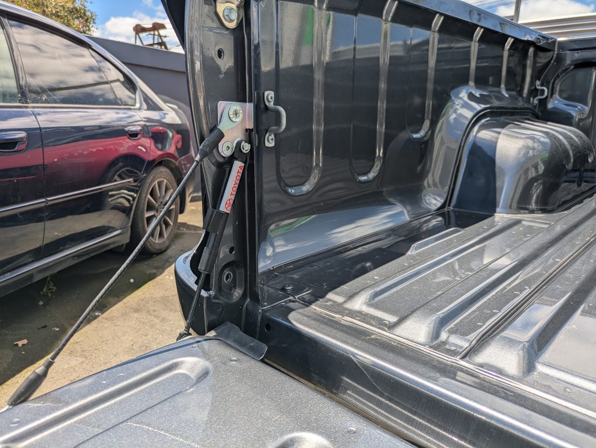 #SOLD# Genuine Wellside Bed Toyota Hilux SR5 AN110/120/130 2nd Facelift 2020-2024 Used